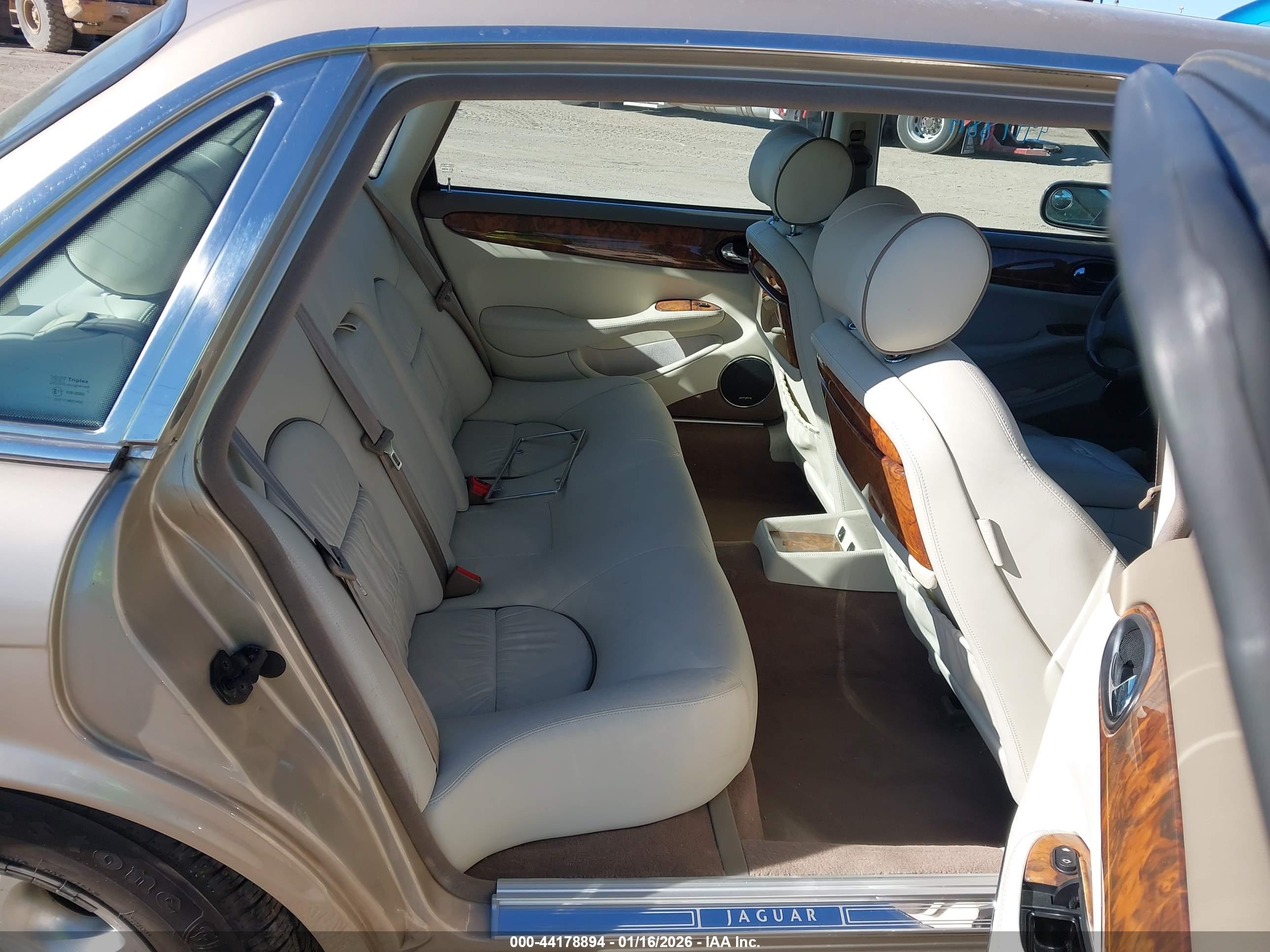 JAGUAR XJ8 image 8