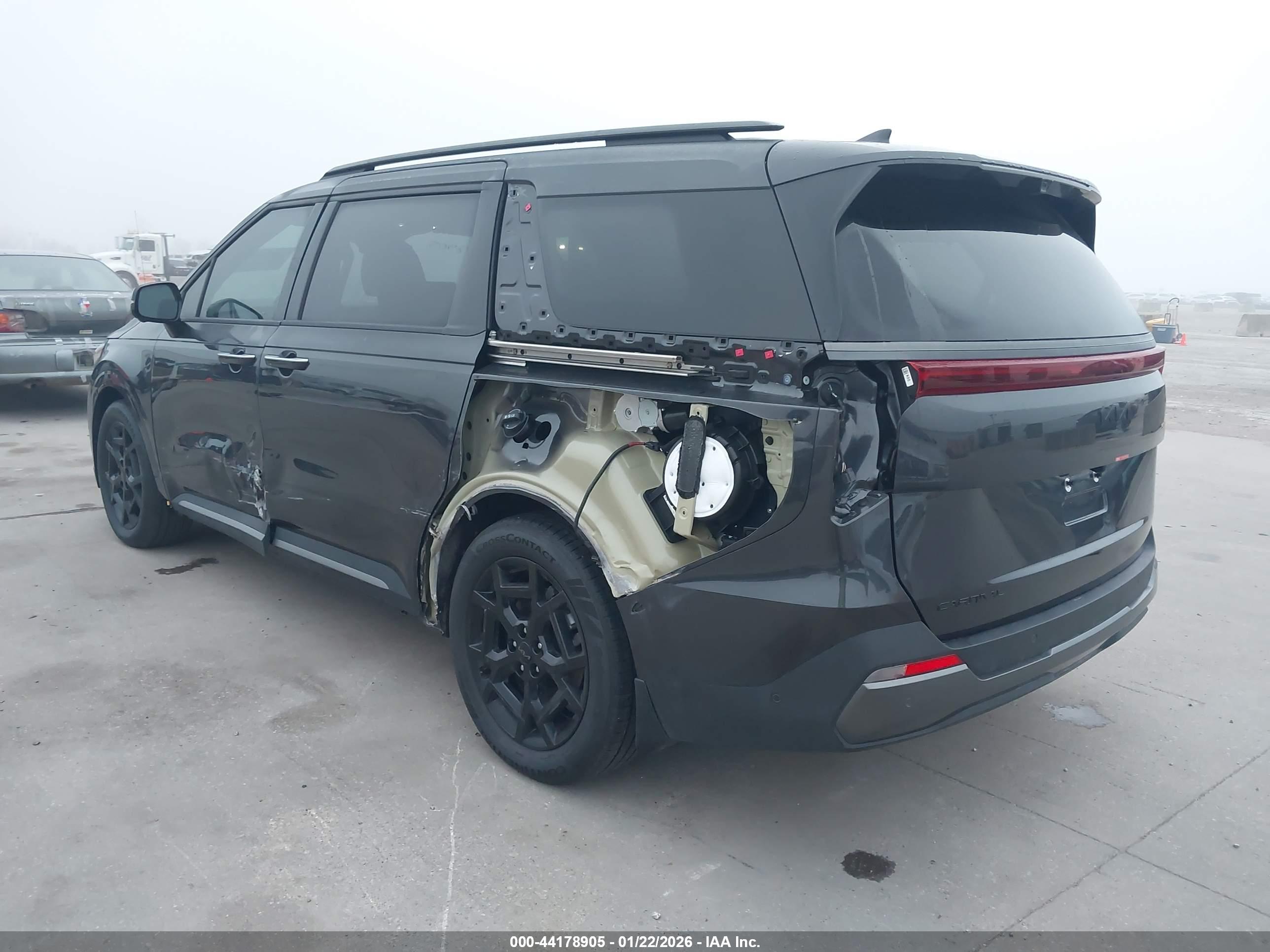 KIA CARNIVAL image 3