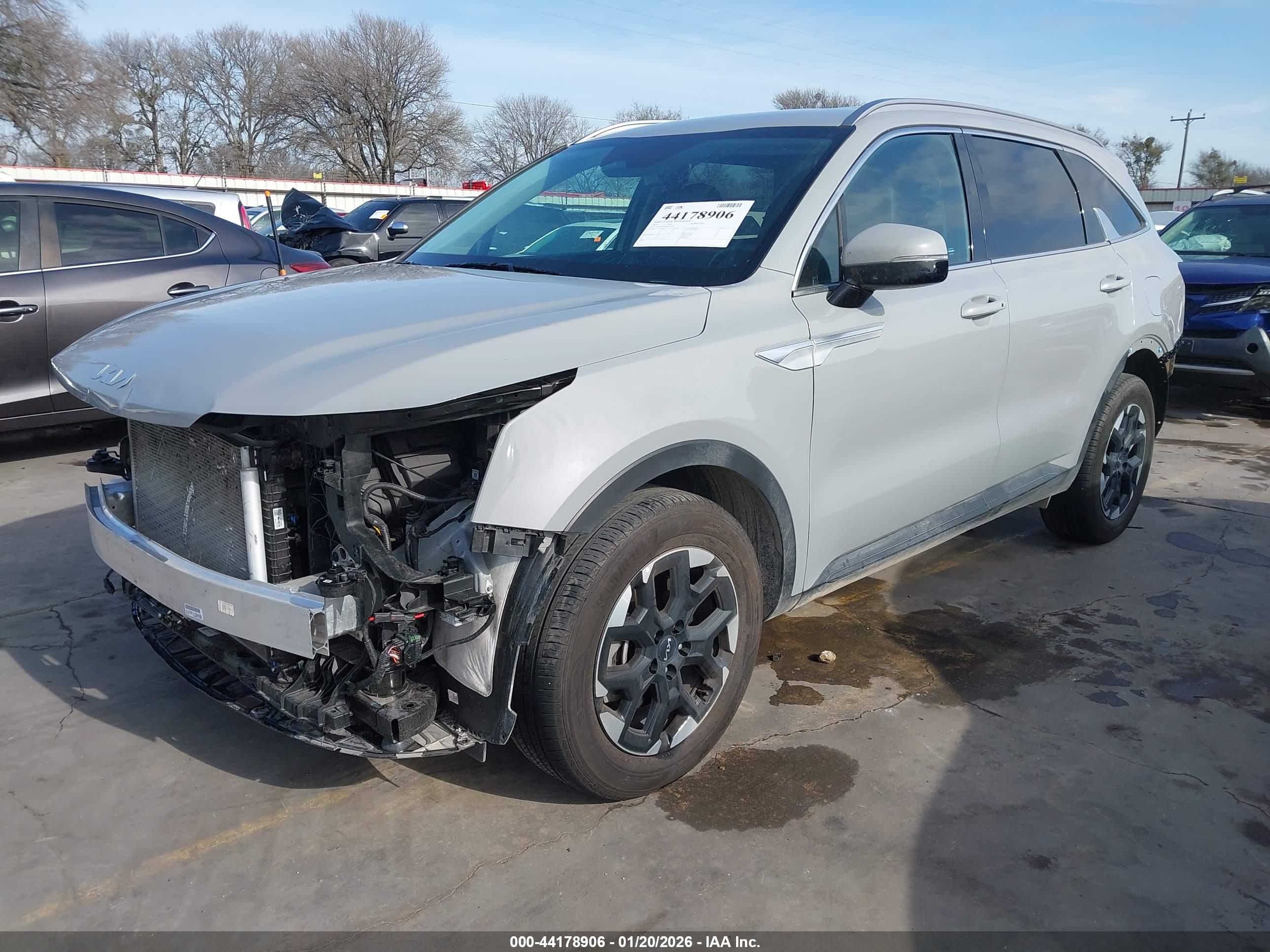 KIA SORENTO image 2