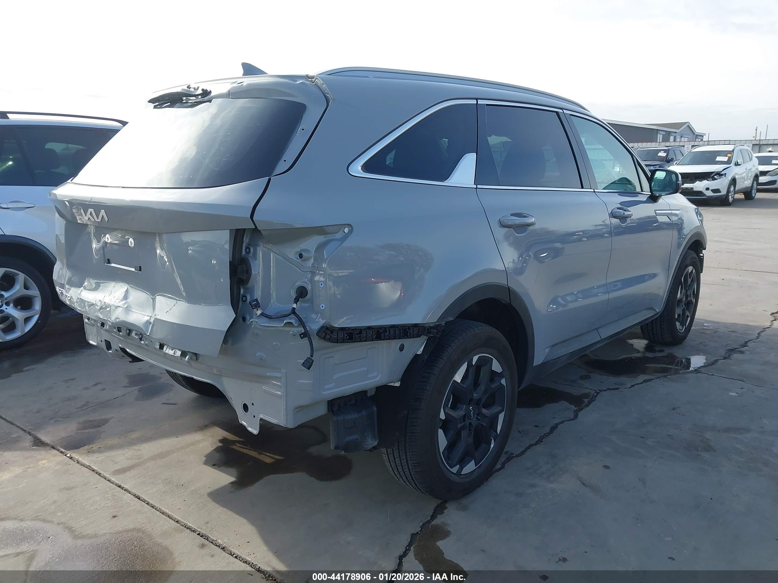 KIA SORENTO image 4