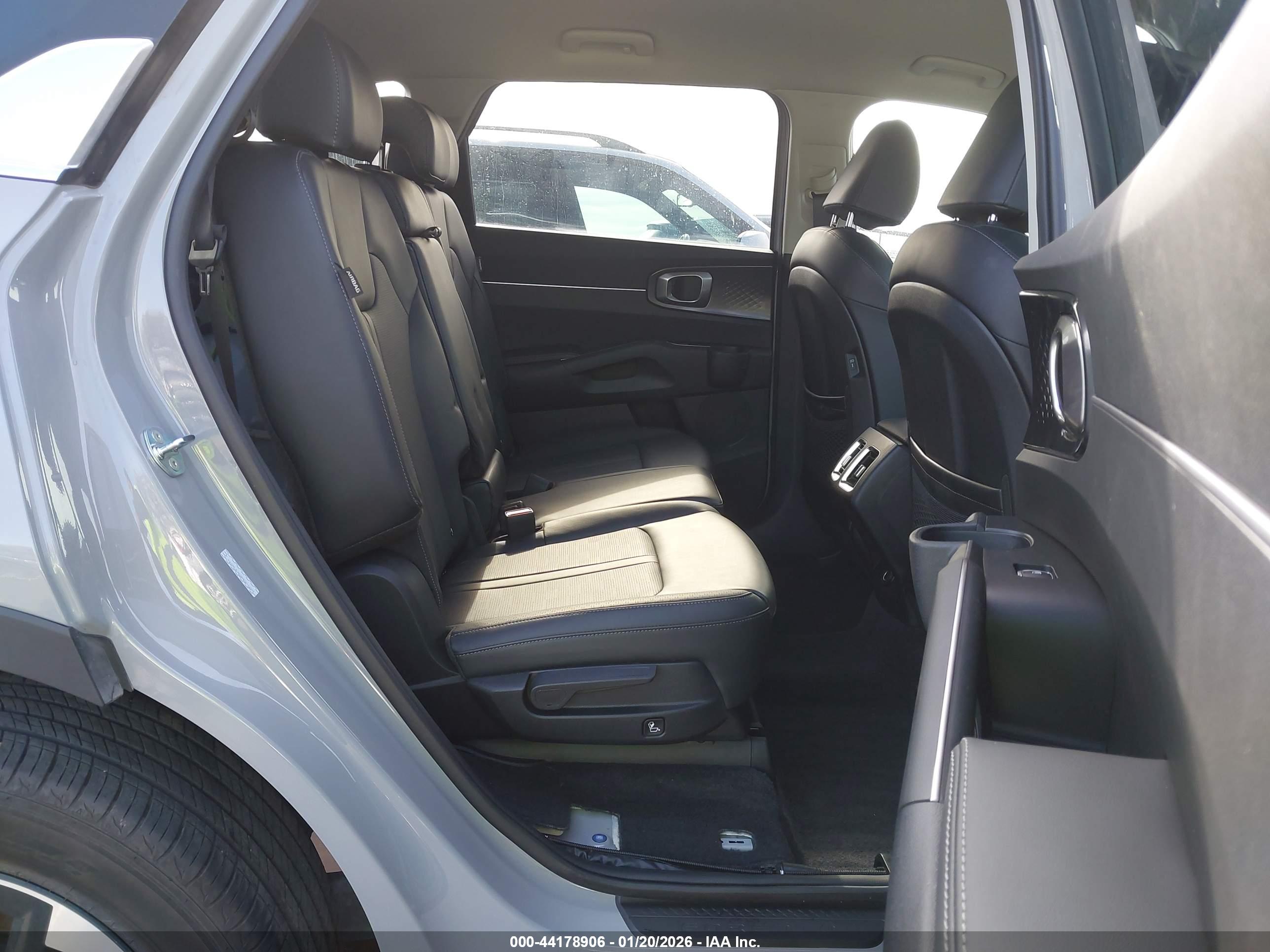 KIA SORENTO image 8