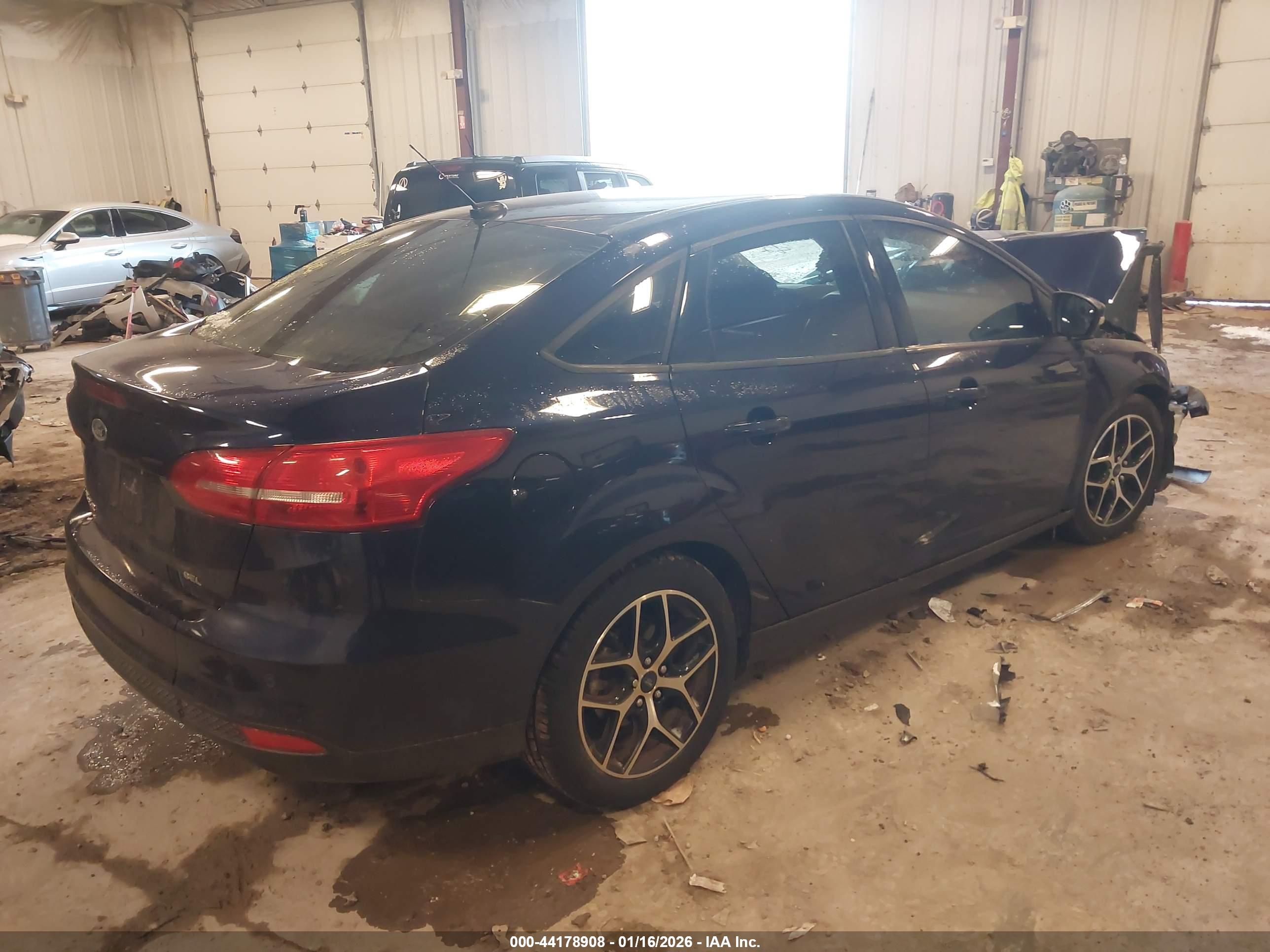 FORD FOCUS image 4