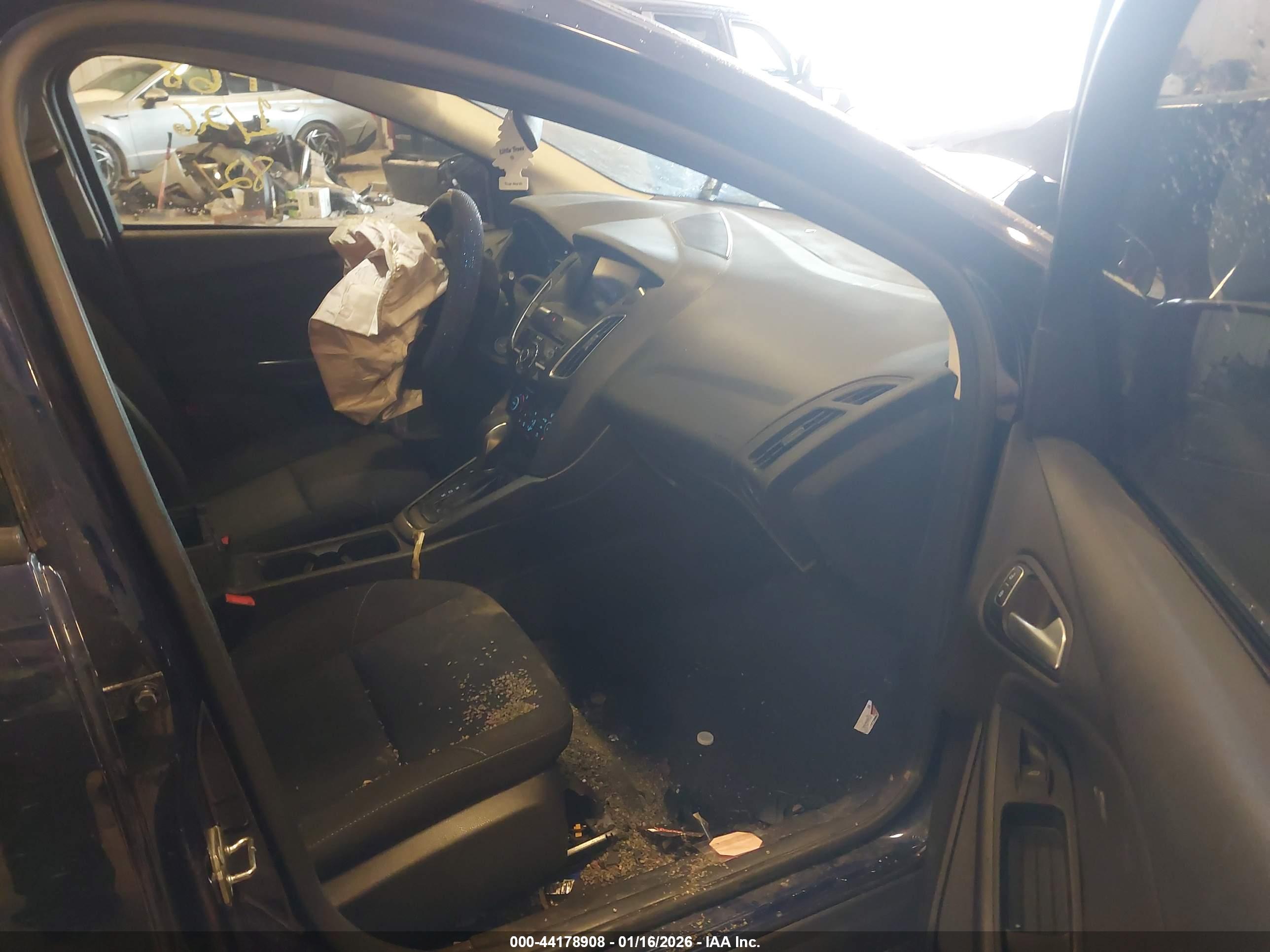 FORD FOCUS image 5