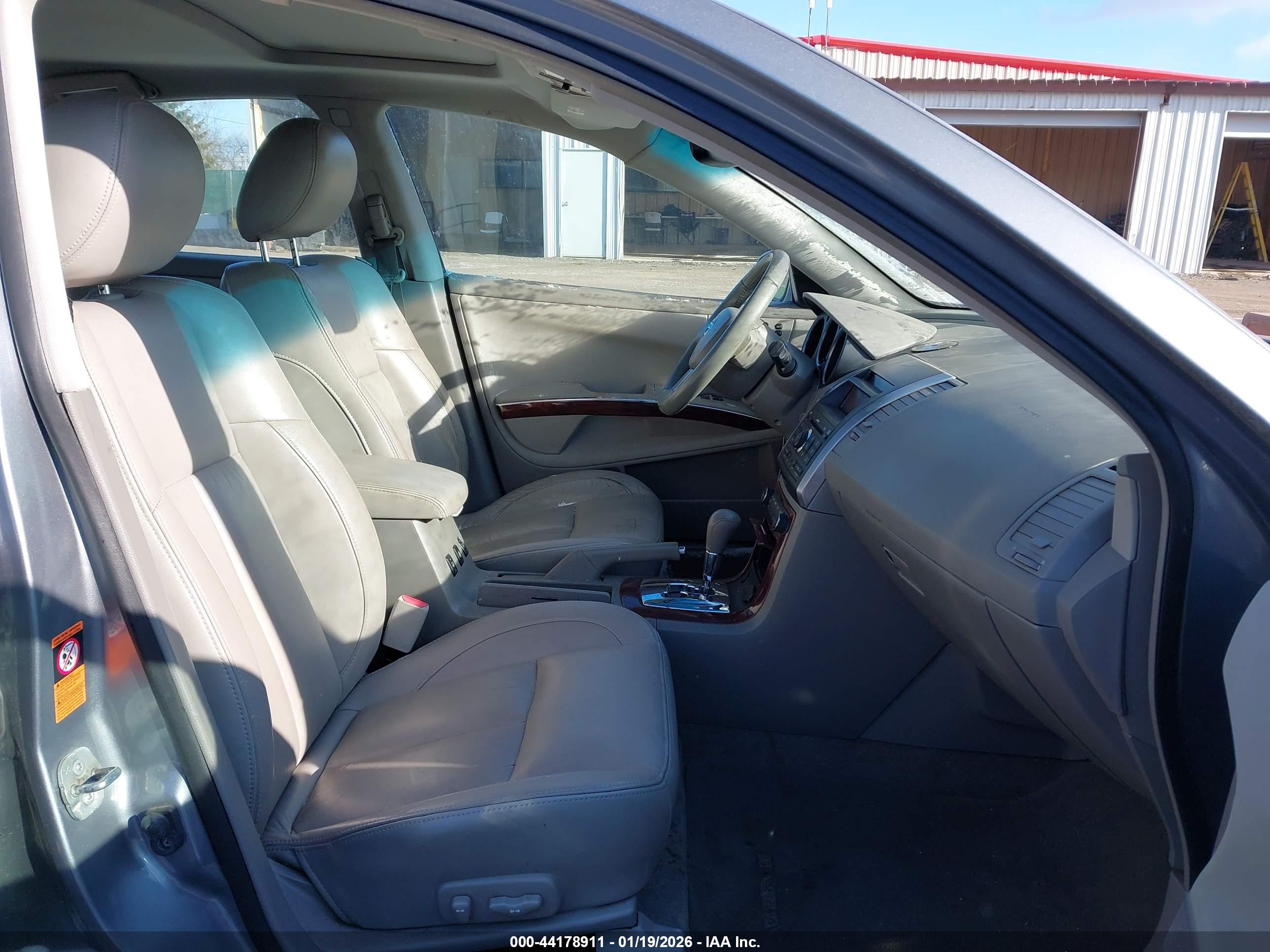 NISSAN MAXIMA image 5