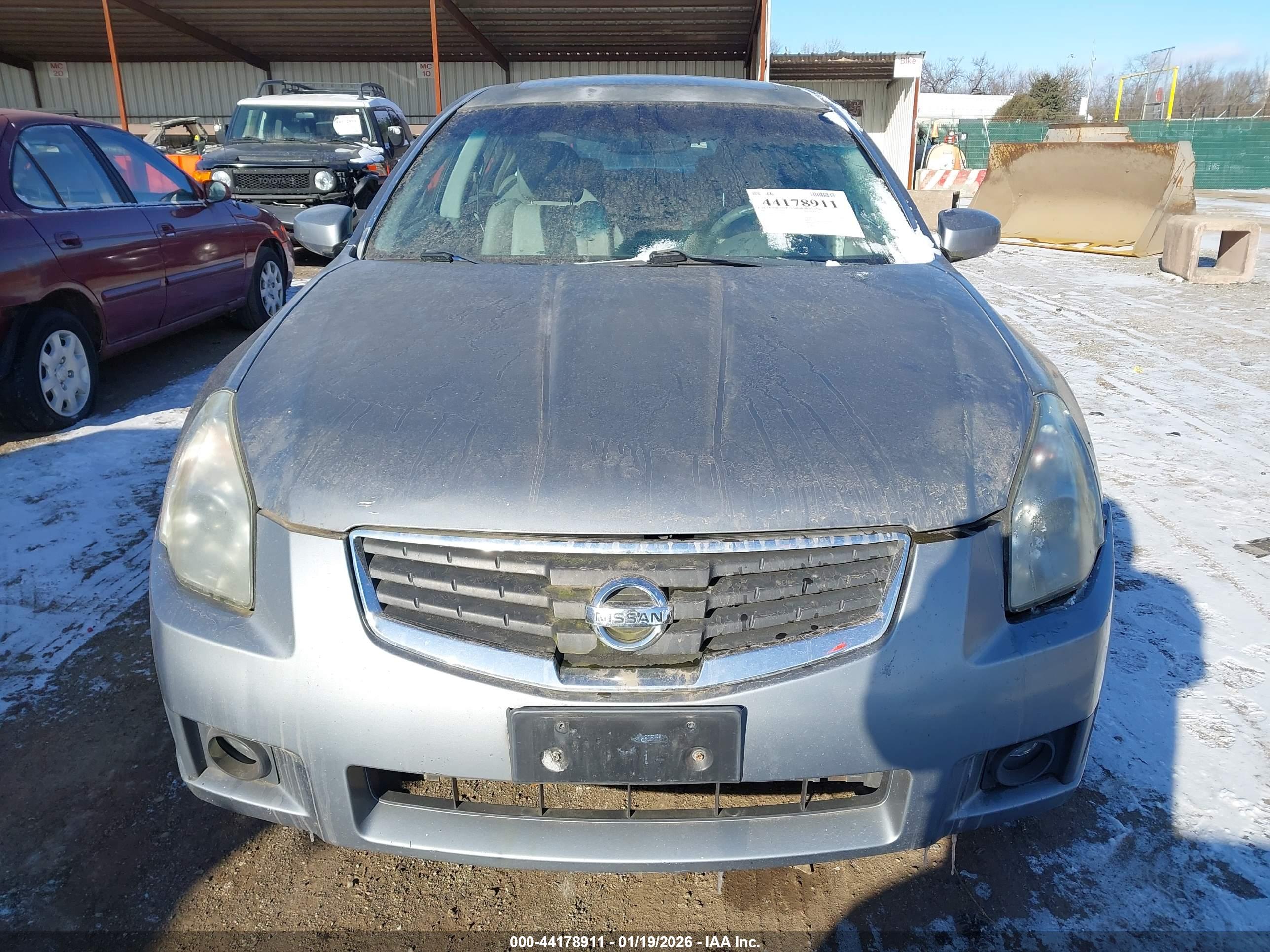 NISSAN MAXIMA image 6