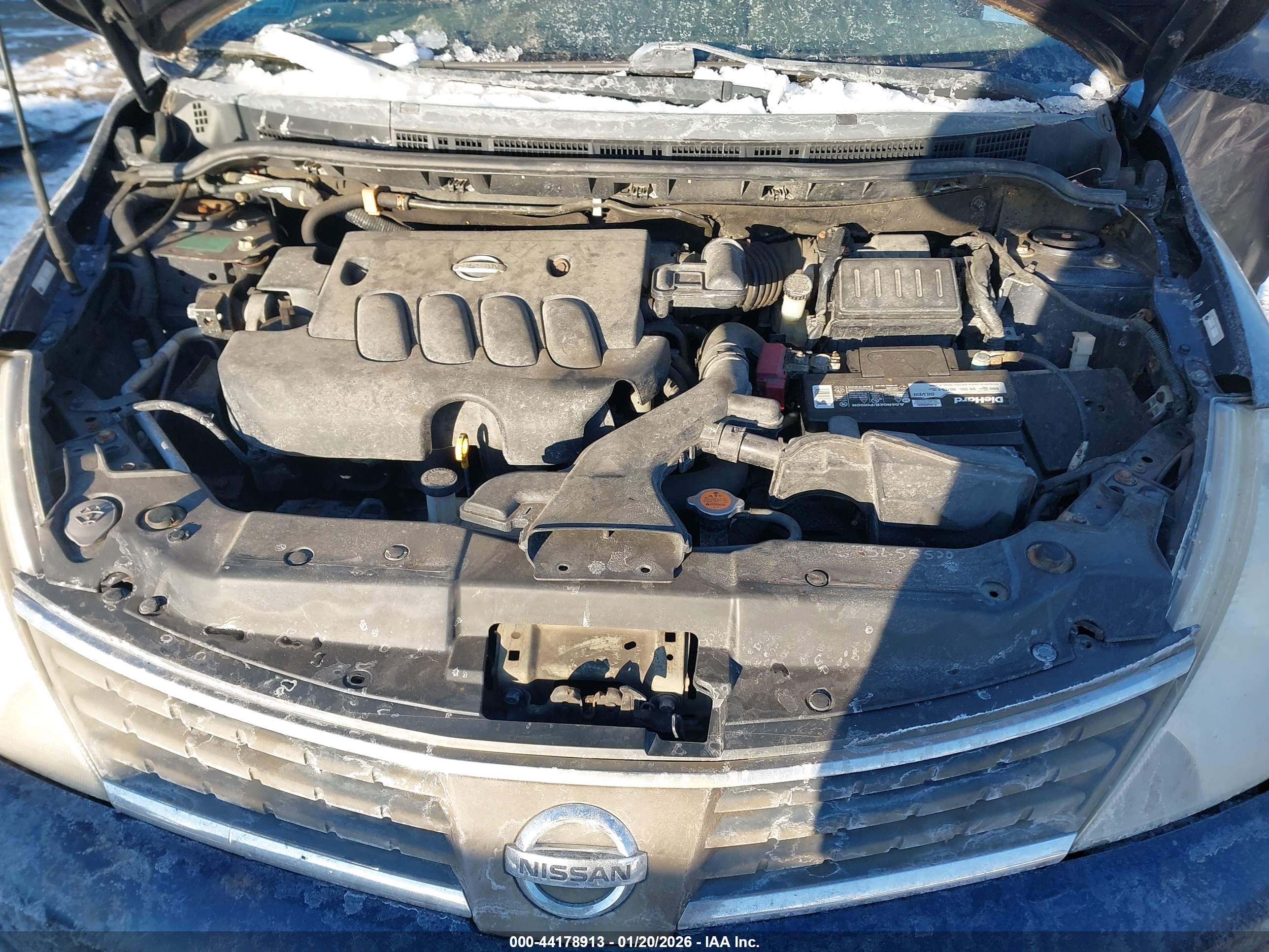 NISSAN VERSA image 10