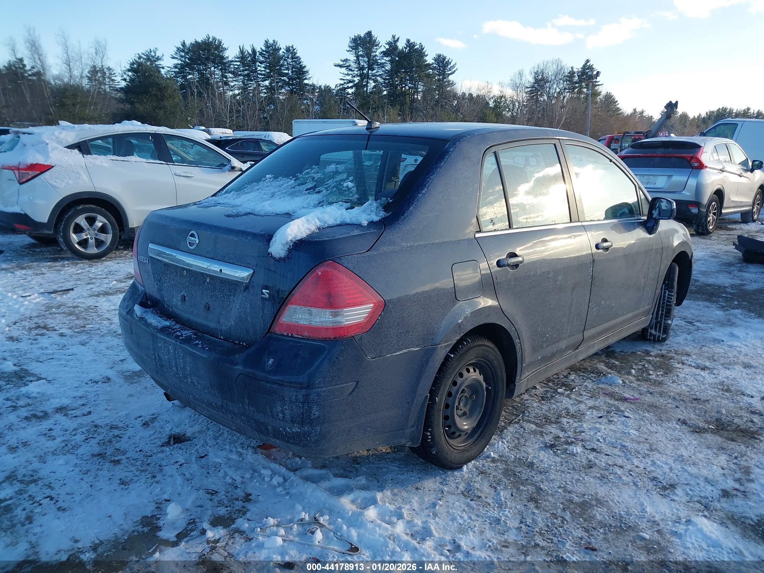 NISSAN VERSA image 4