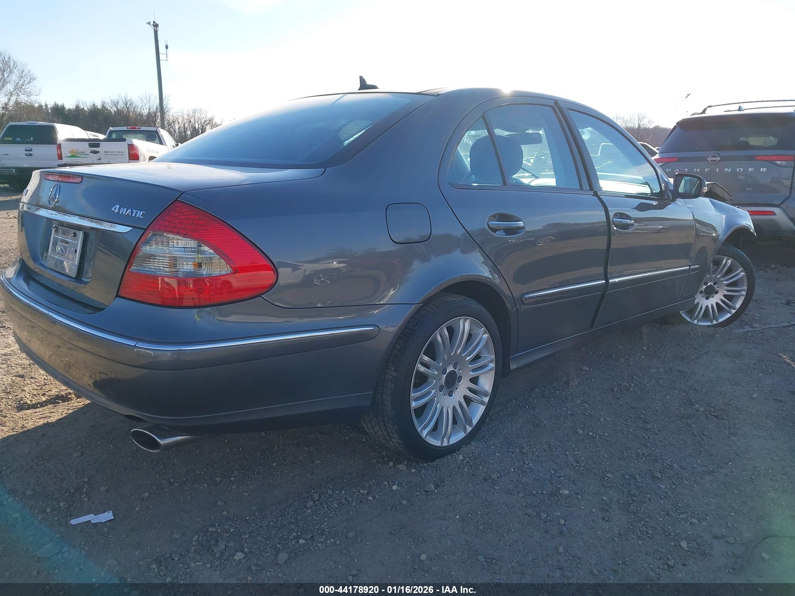 MERCEDES-BENZ E image 4