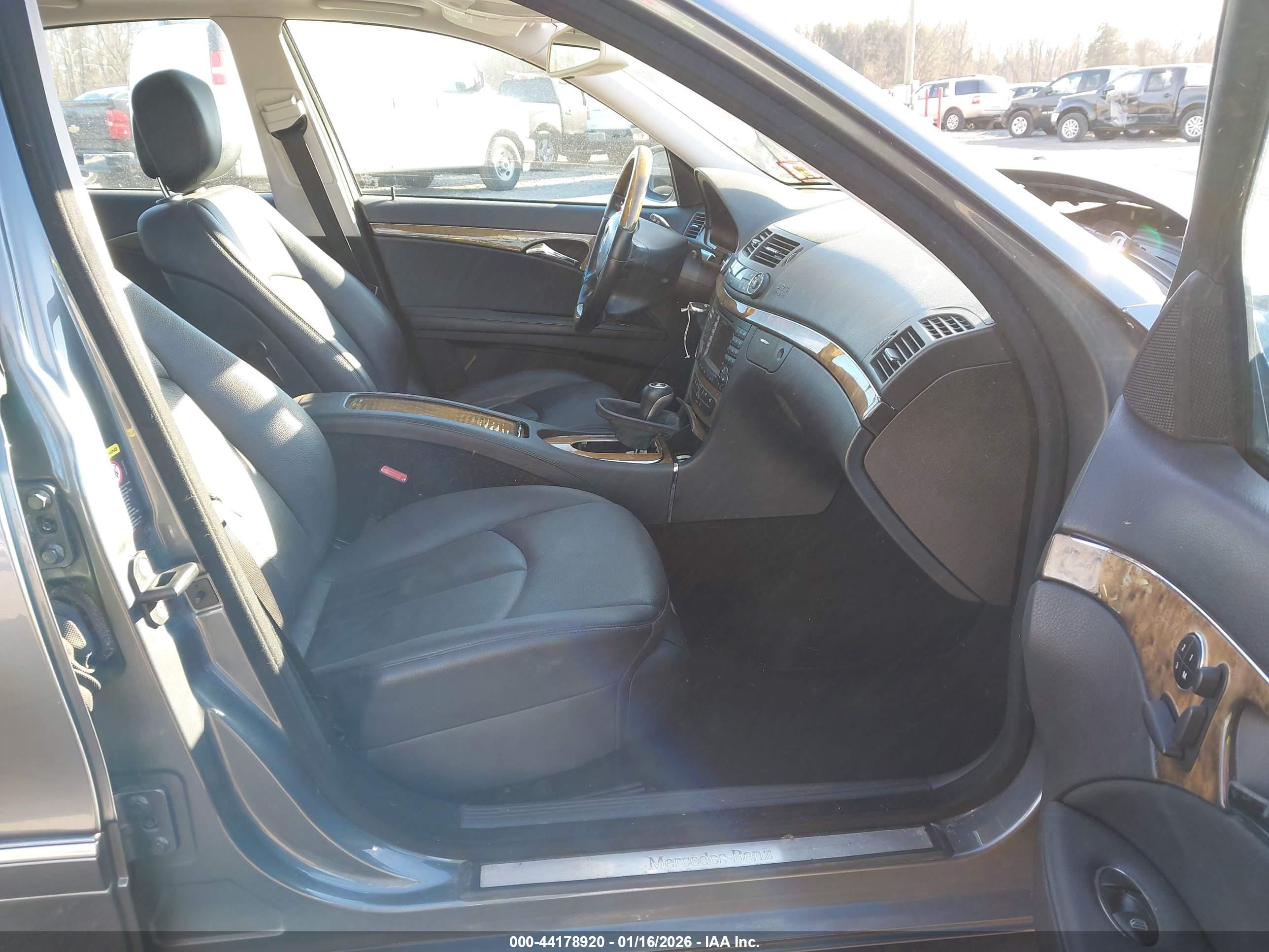 MERCEDES-BENZ E image 5