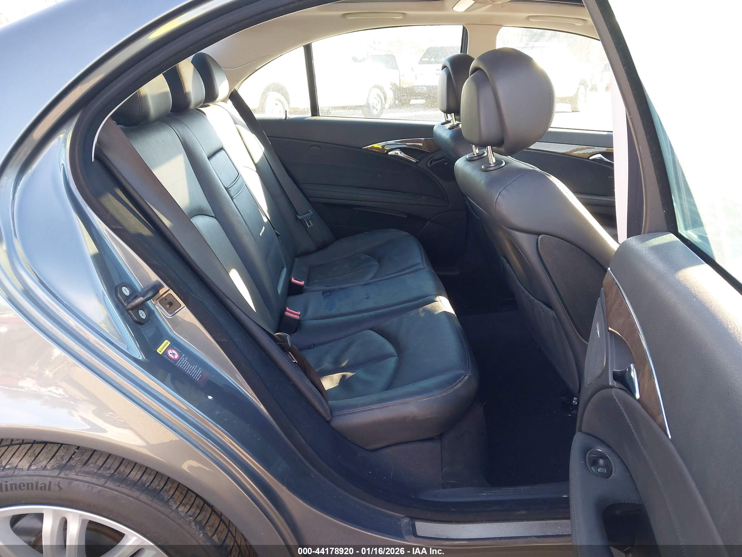 MERCEDES-BENZ E image 8