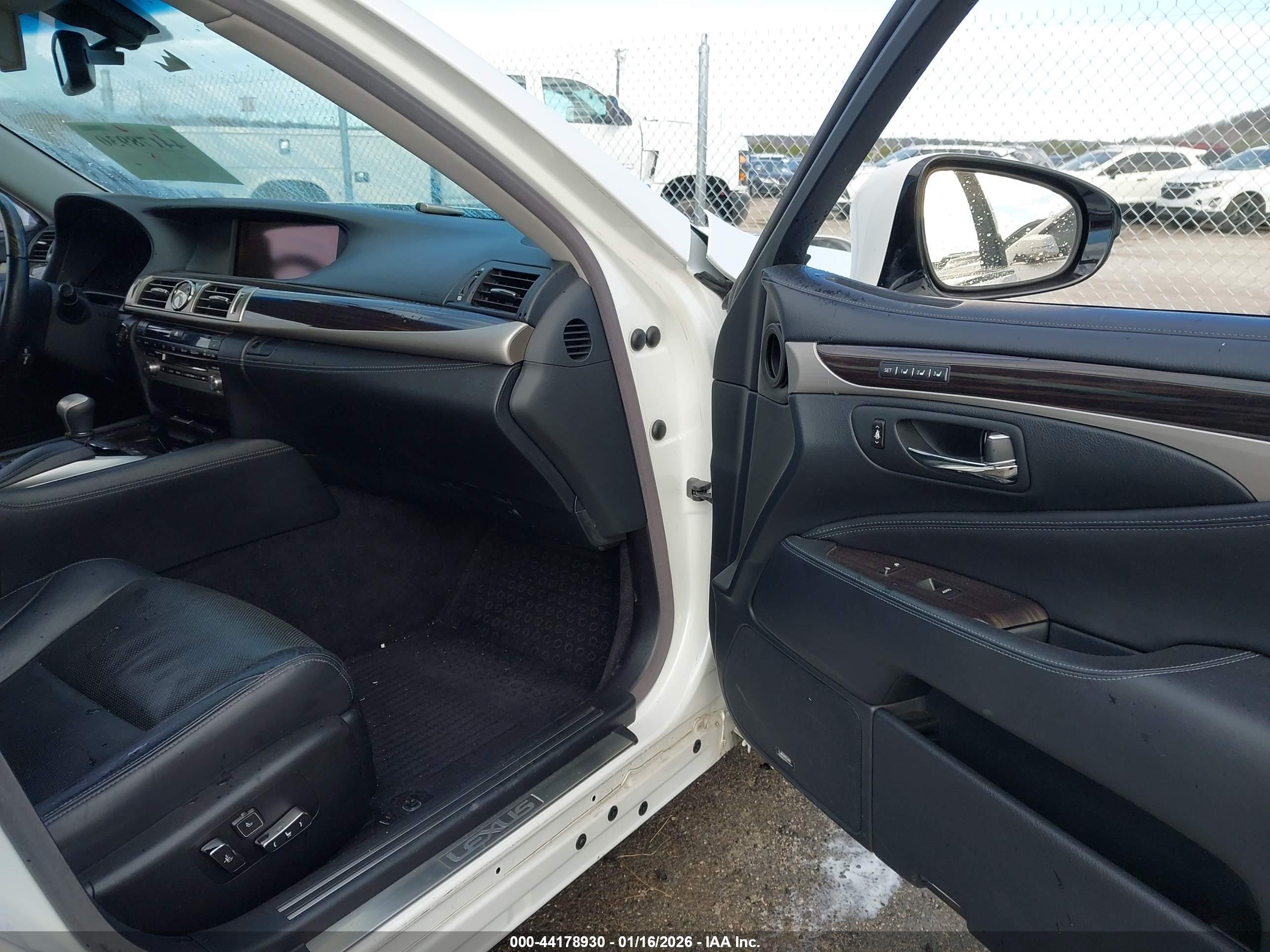 LEXUS LS image 5