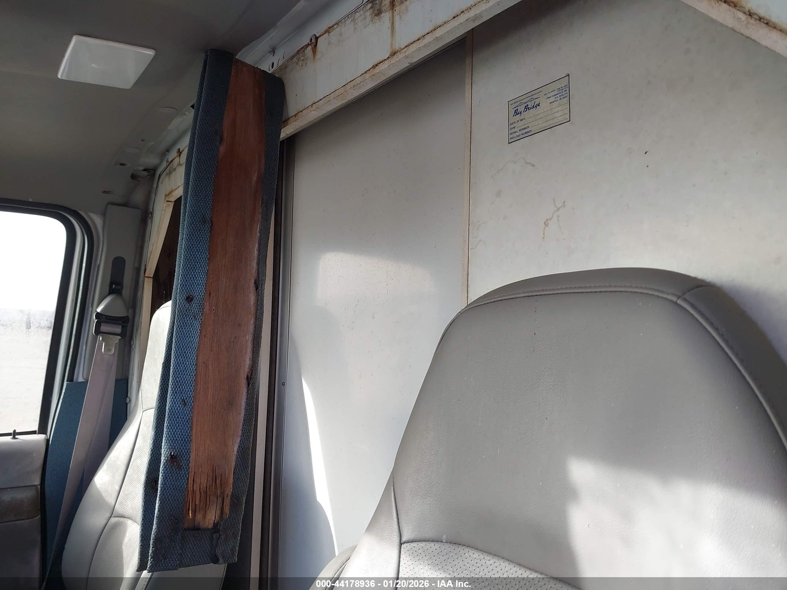 FORD E-350 image 7