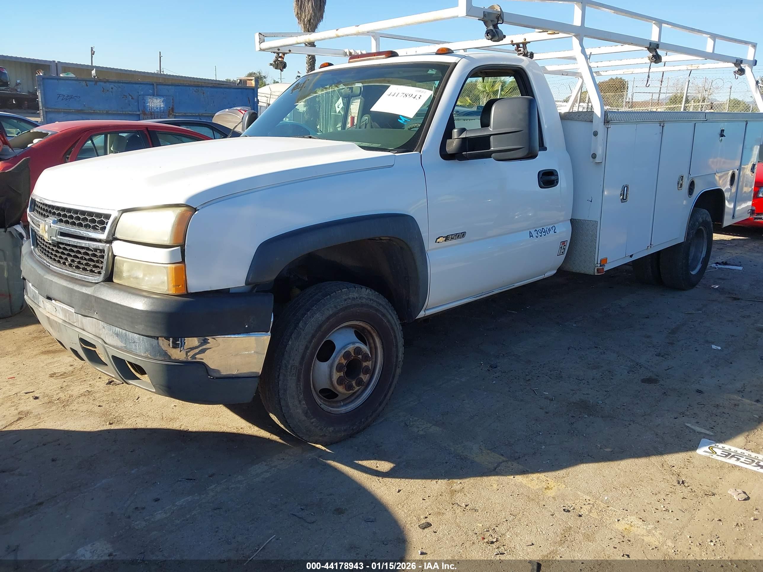 CHEVROLET SILVERADO image 2