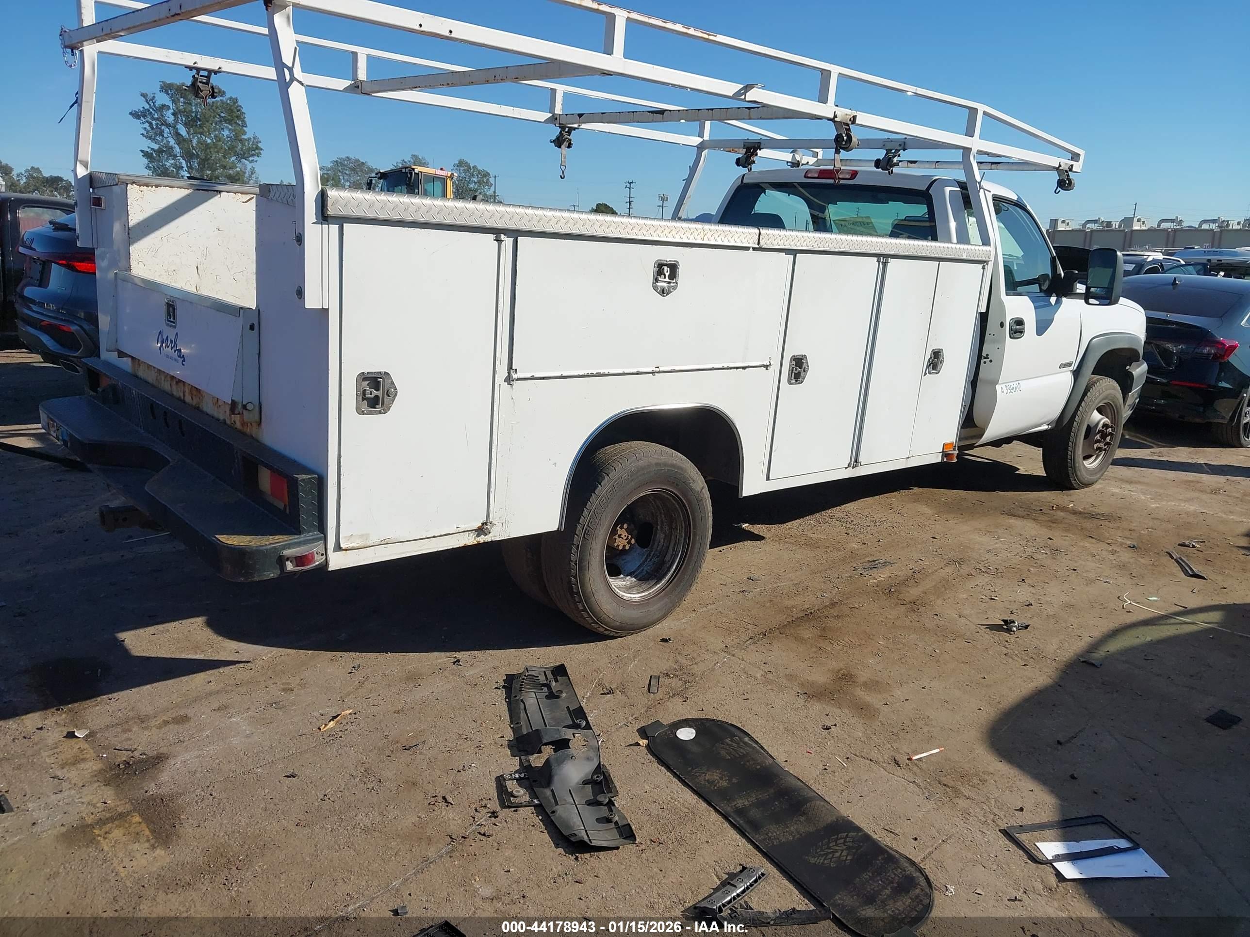 CHEVROLET SILVERADO image 4