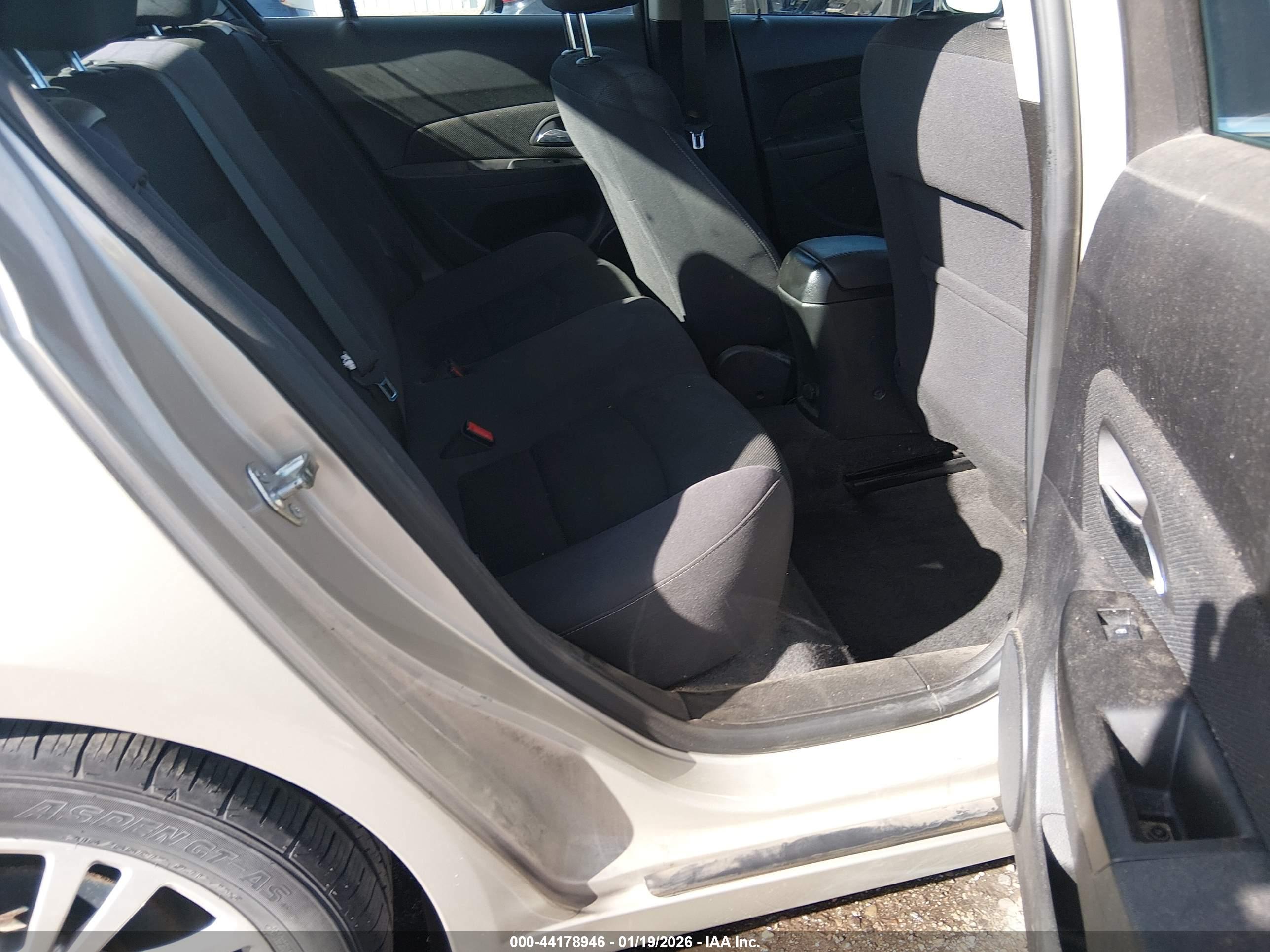 CHEVROLET CRUZE image 8