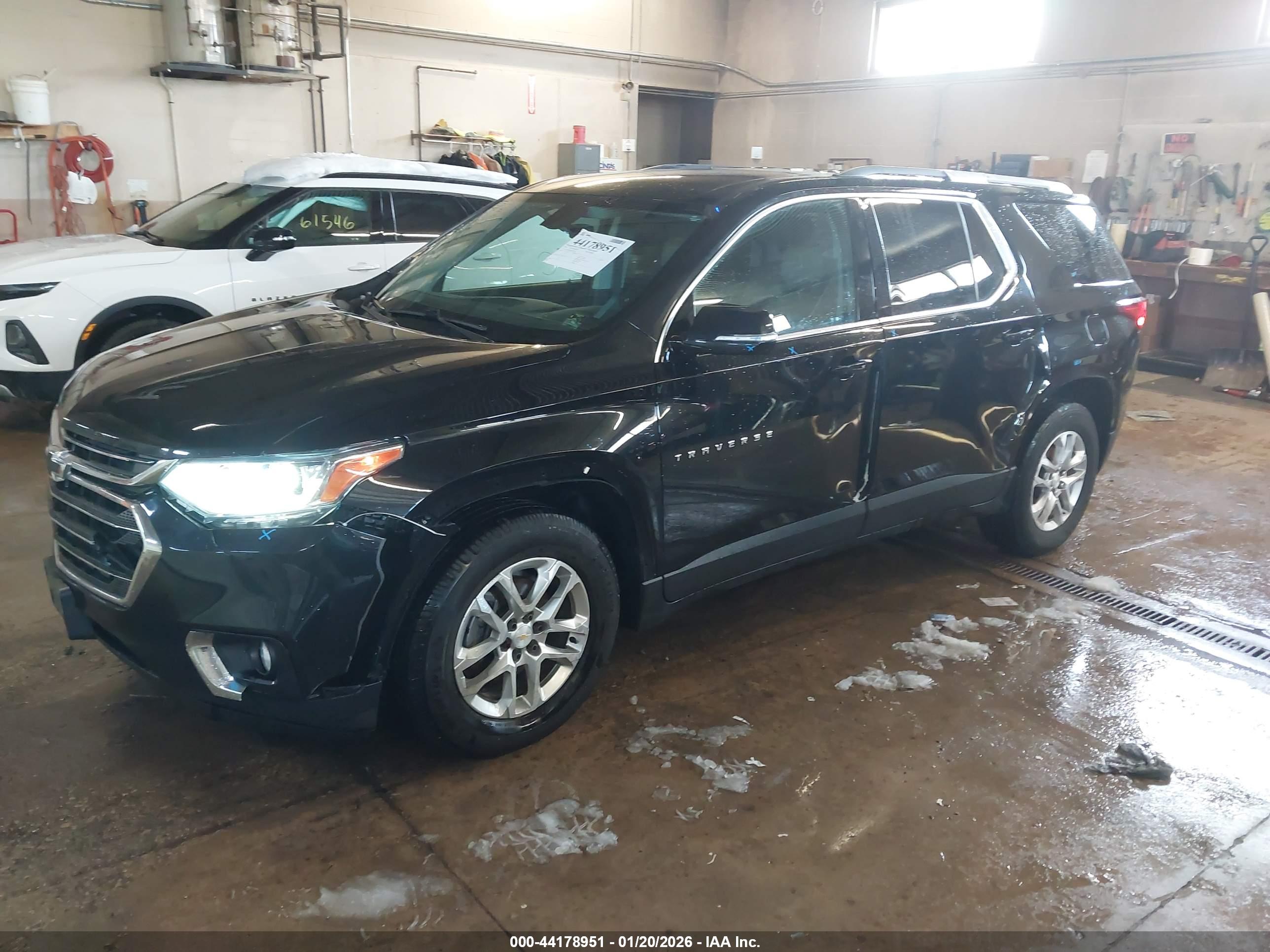 CHEVROLET TRAVERSE image 2
