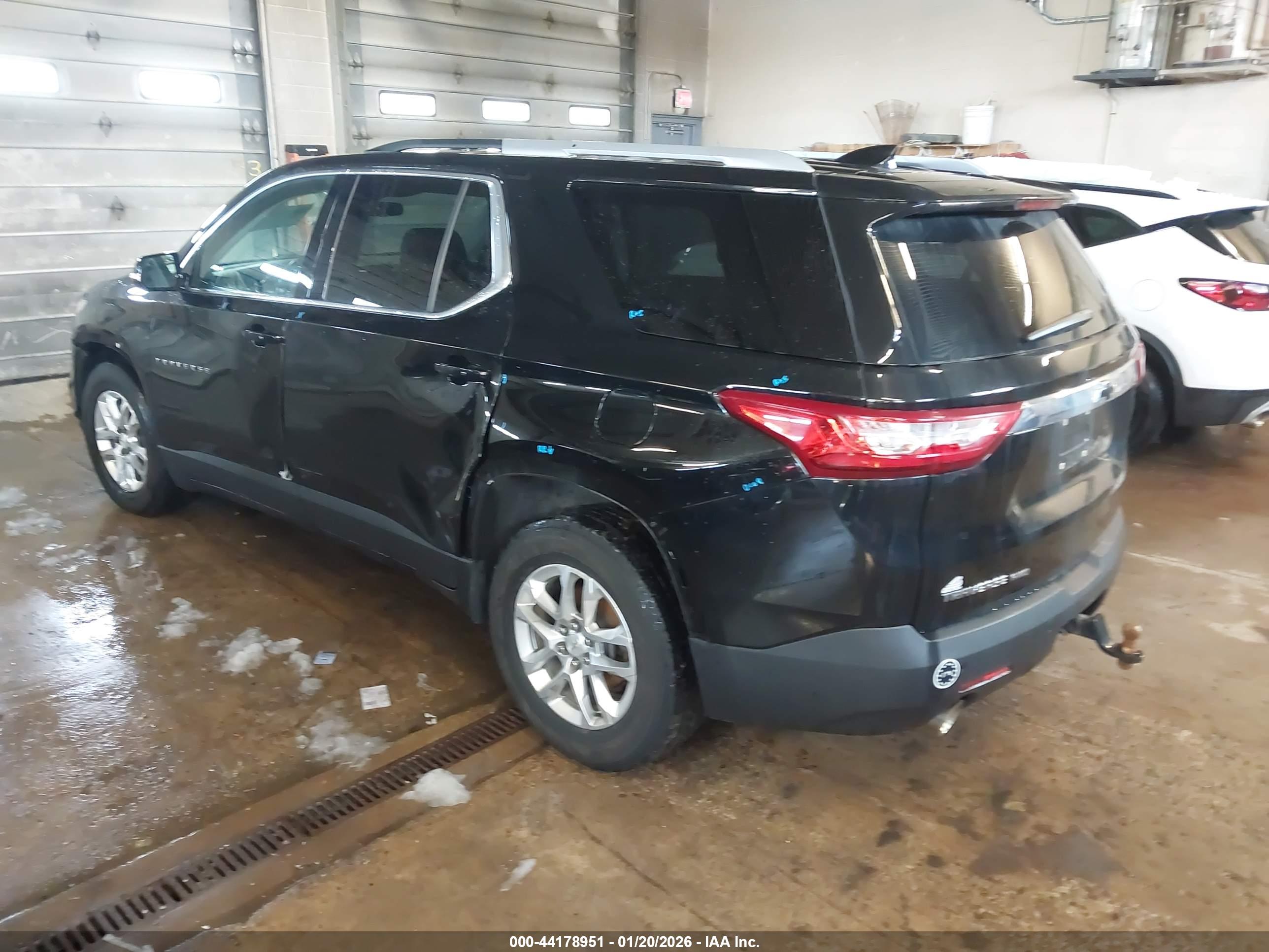 CHEVROLET TRAVERSE image 3