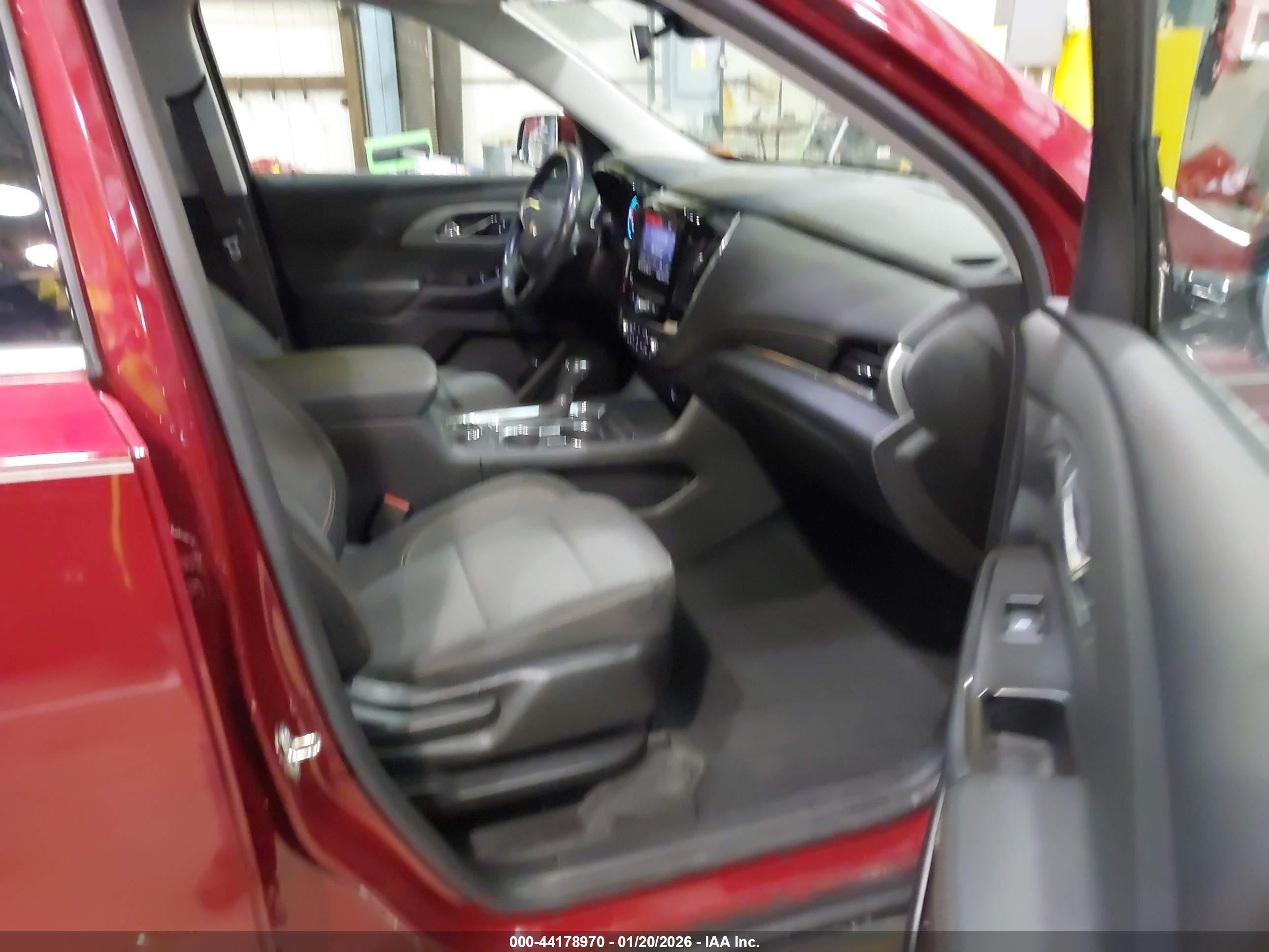 CHEVROLET TRAVERSE image 5