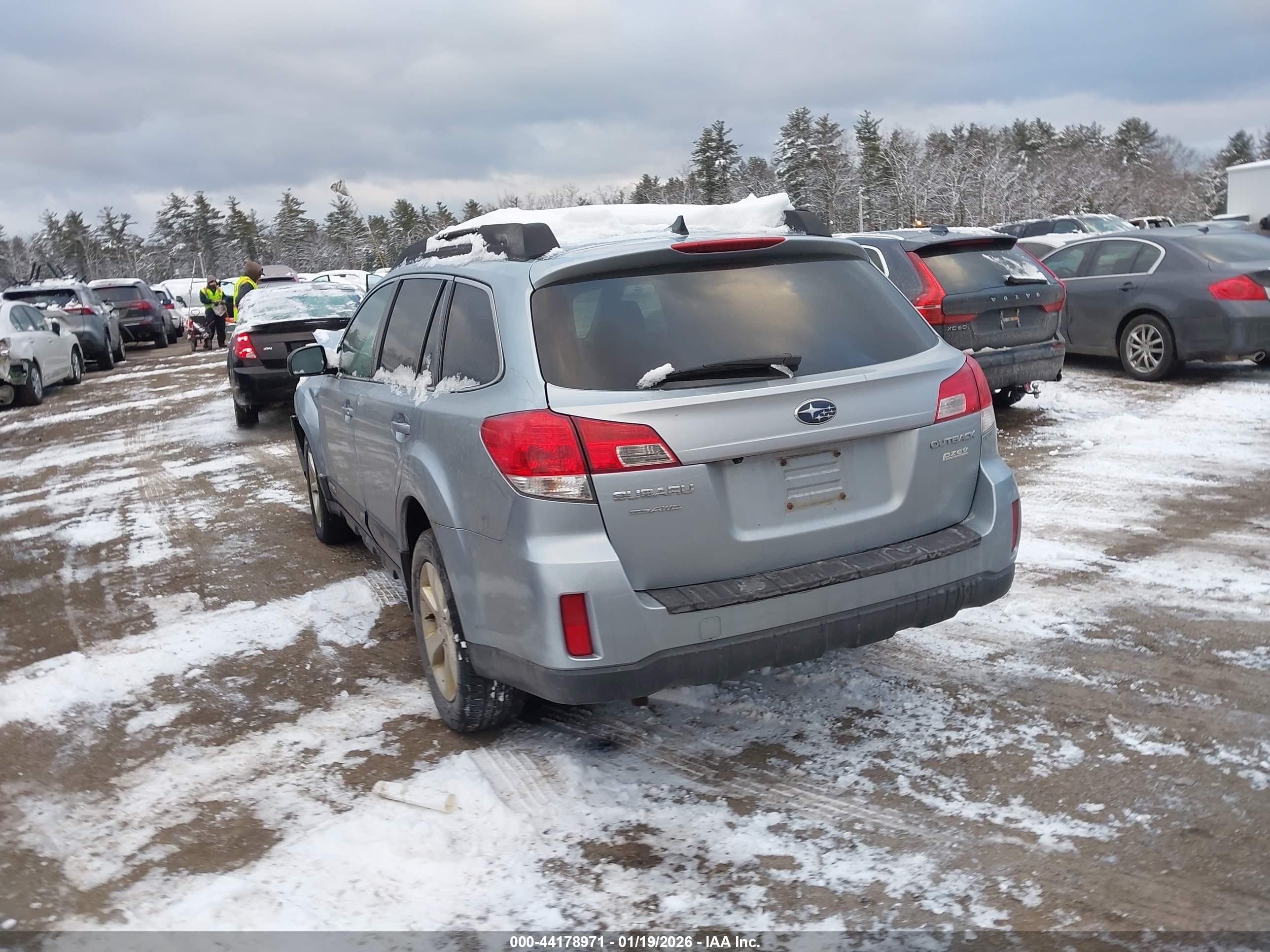 SUBARU OUTBACK image 3