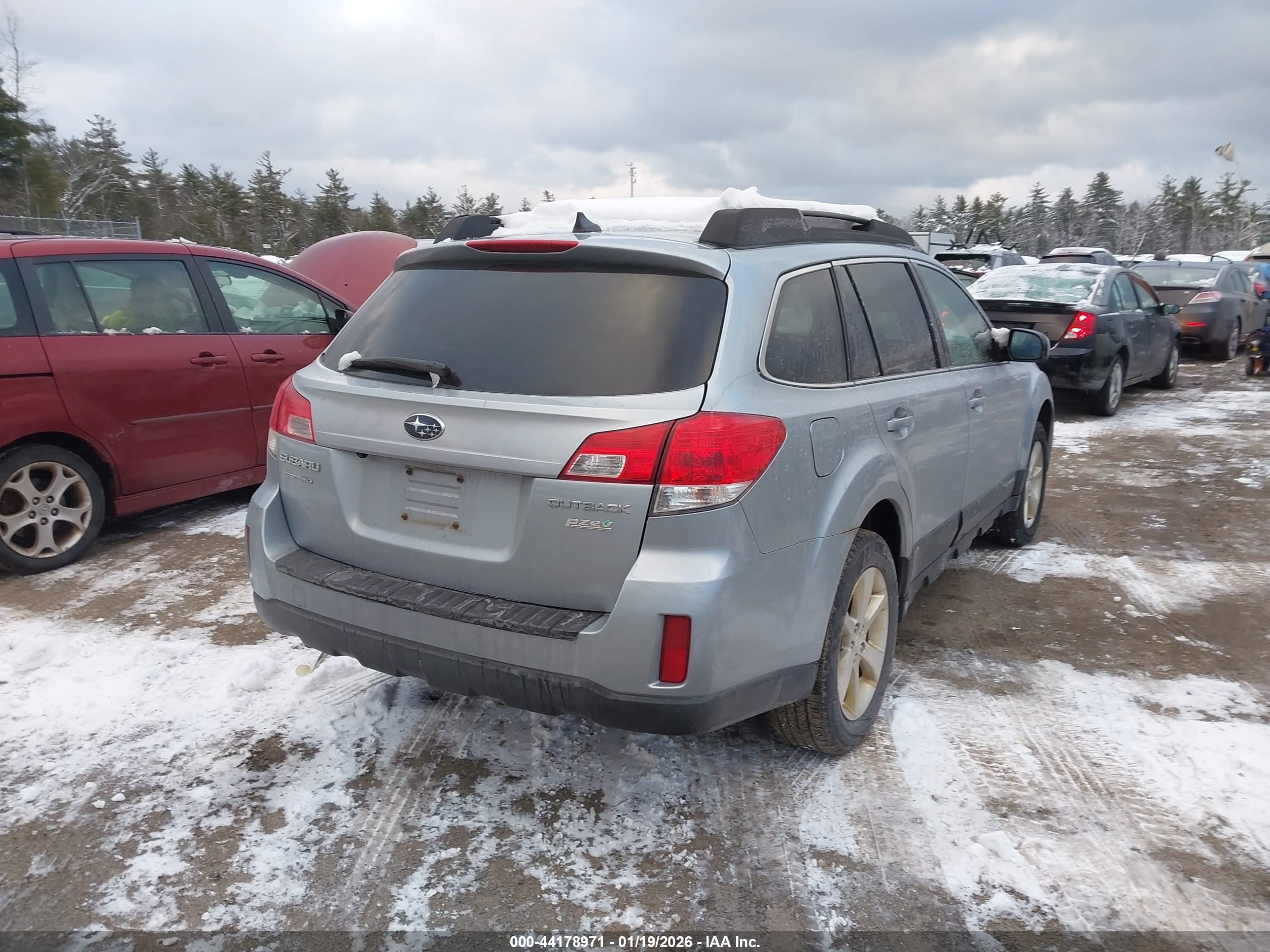SUBARU OUTBACK image 4