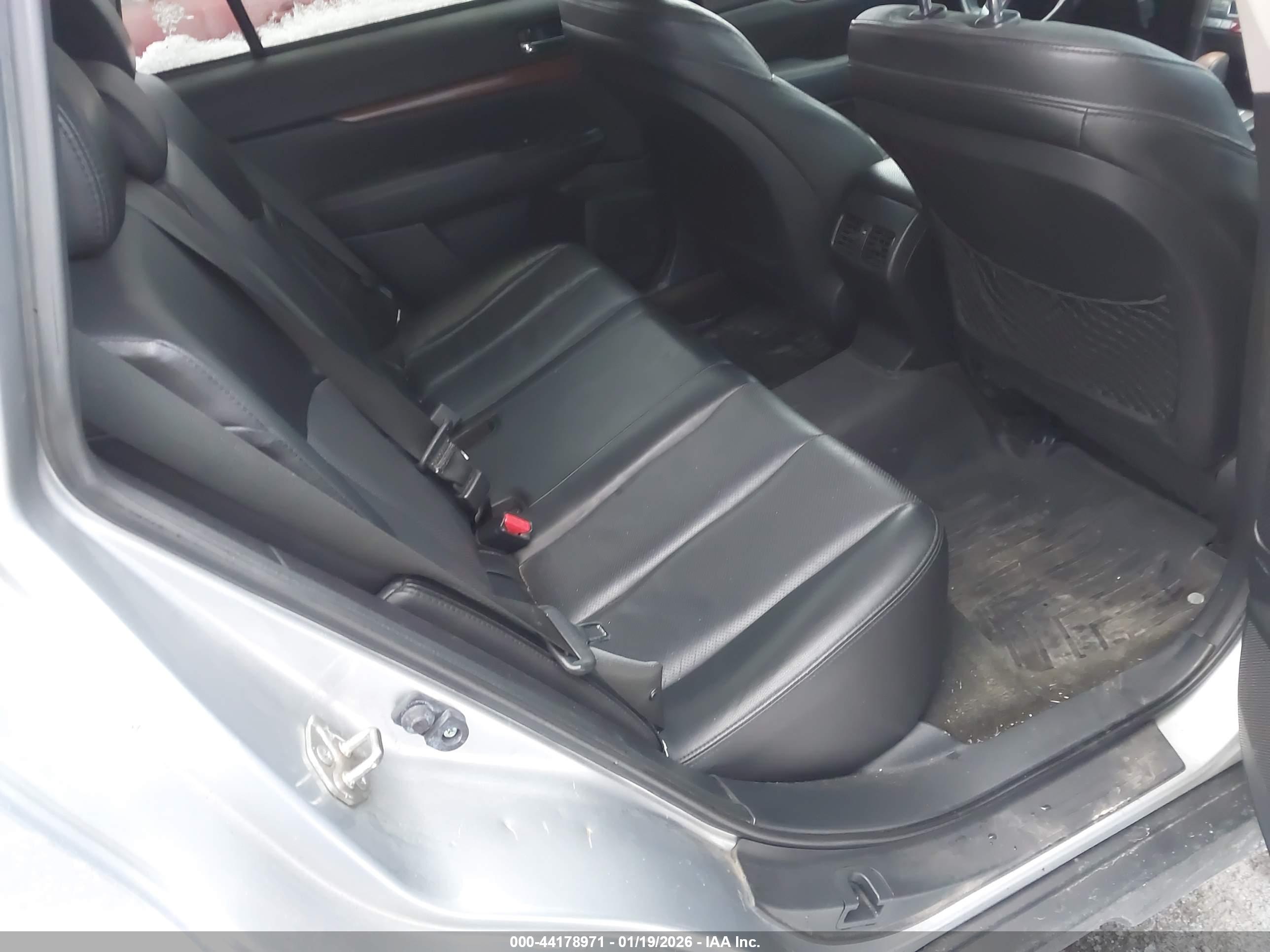 SUBARU OUTBACK image 8