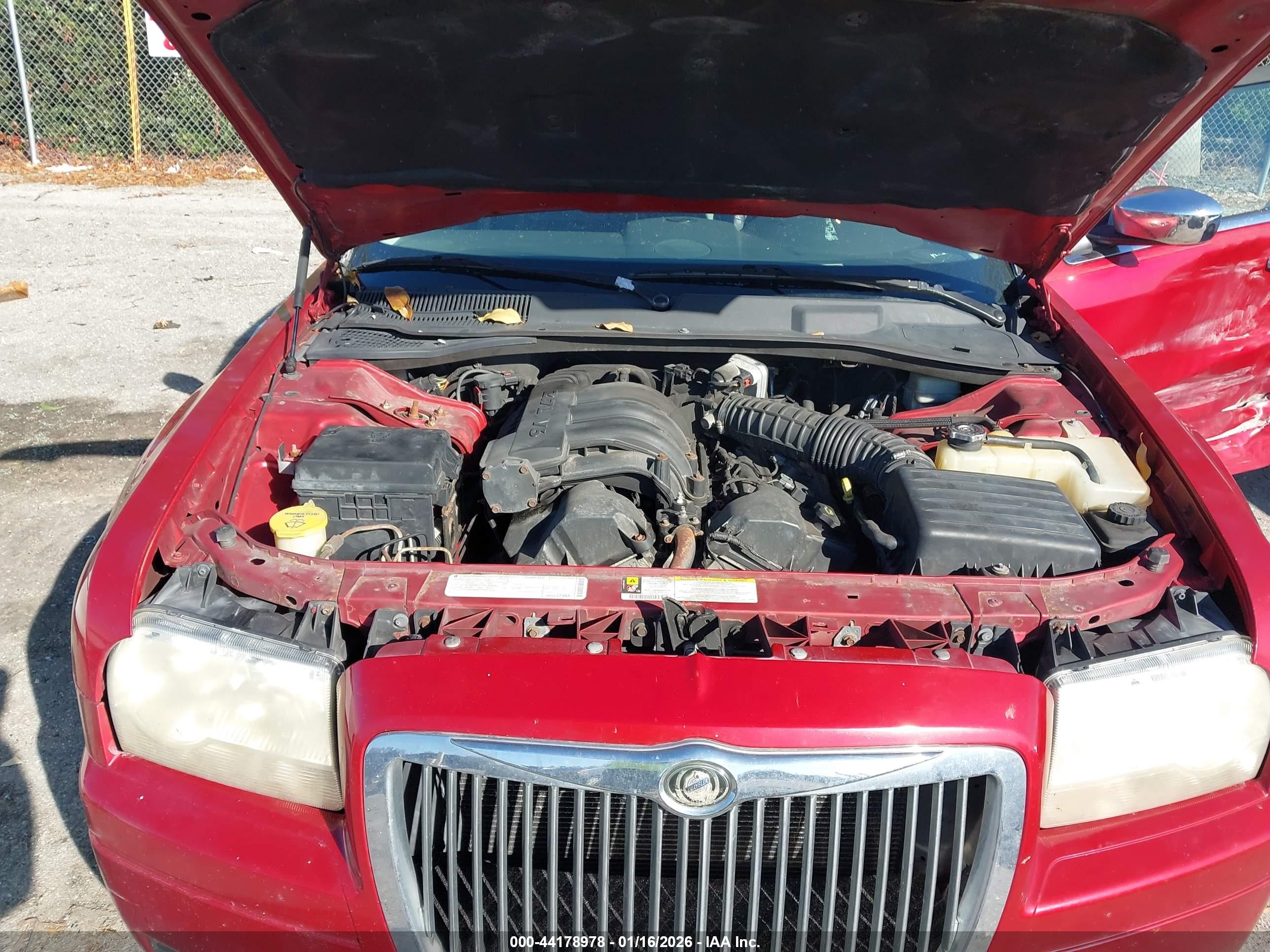CHRYSLER 300 image 10