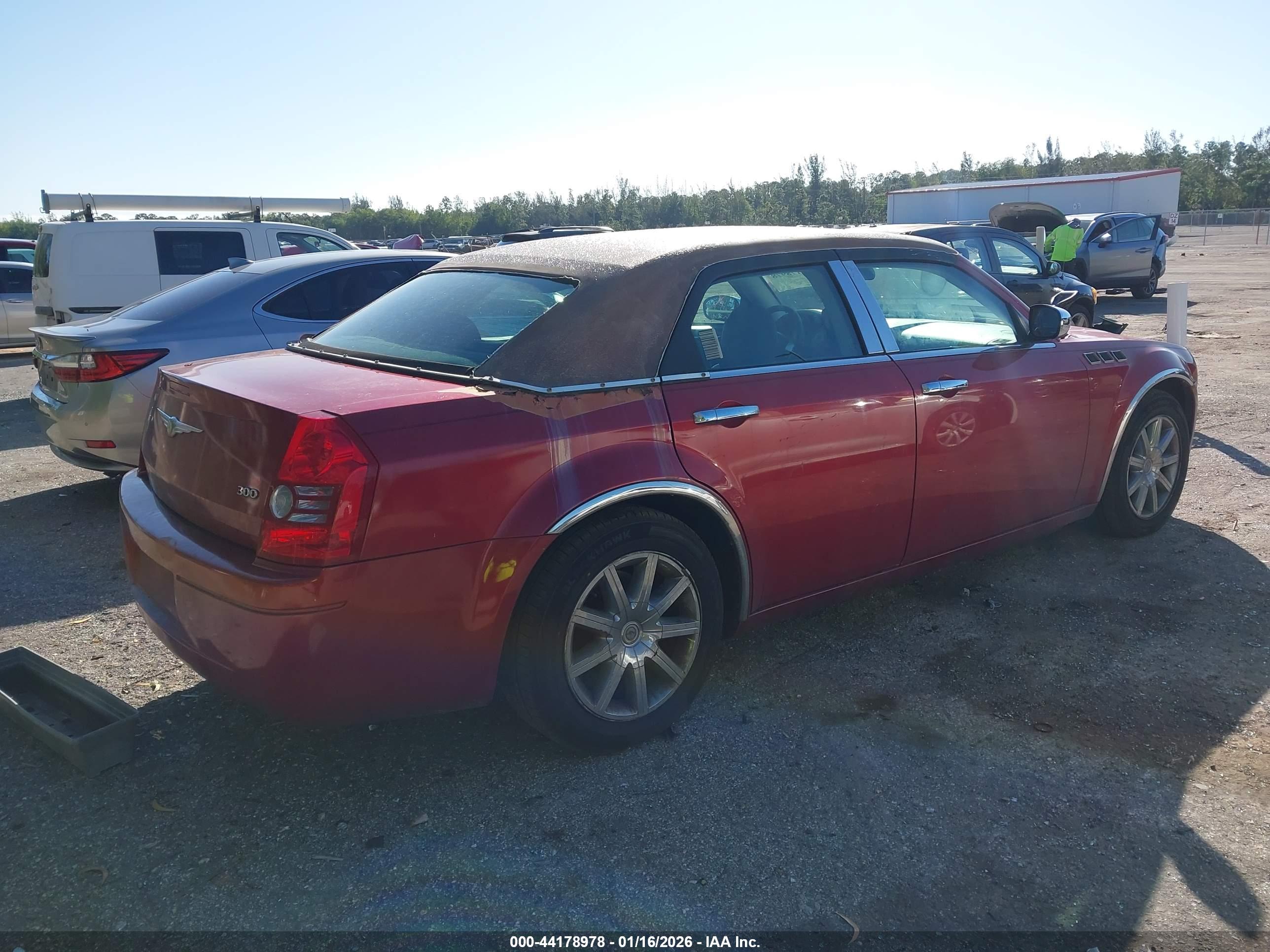CHRYSLER 300 image 4