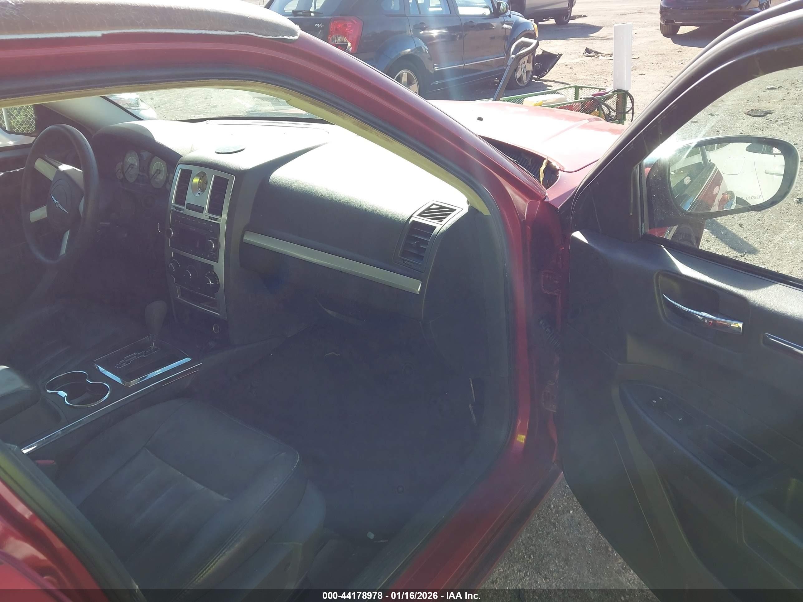 CHRYSLER 300 image 5