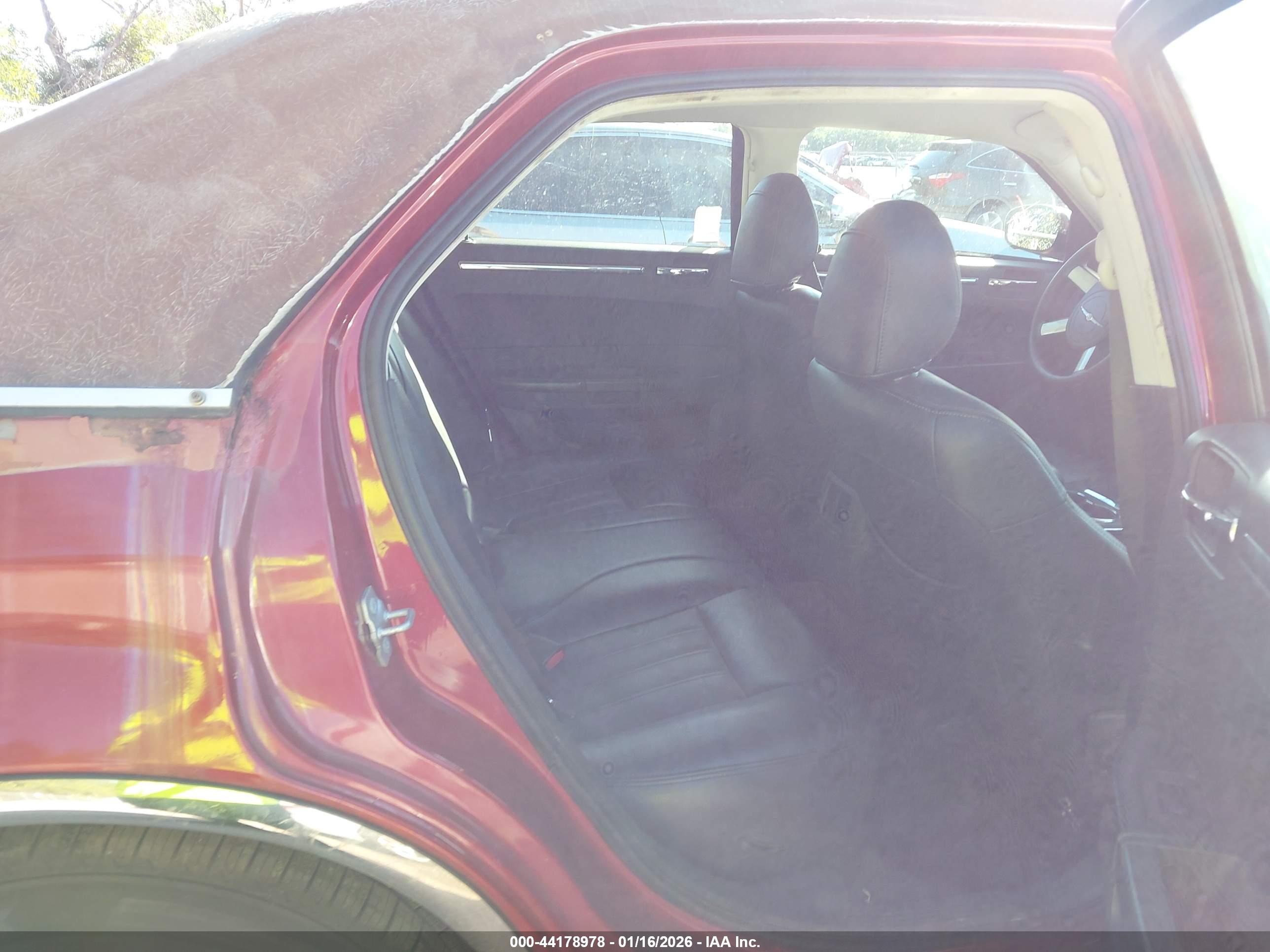 CHRYSLER 300 image 8