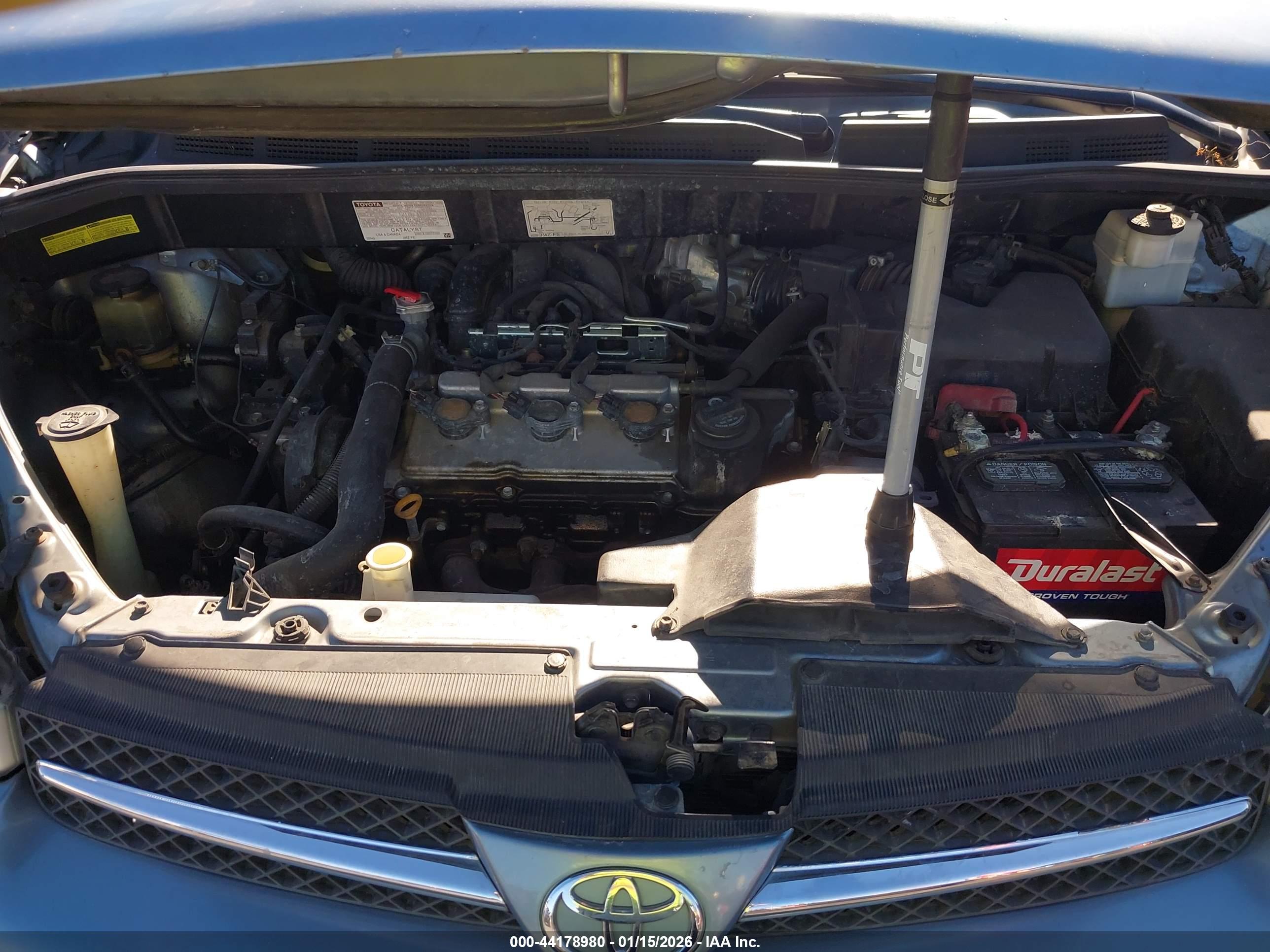 TOYOTA SIENNA image 10