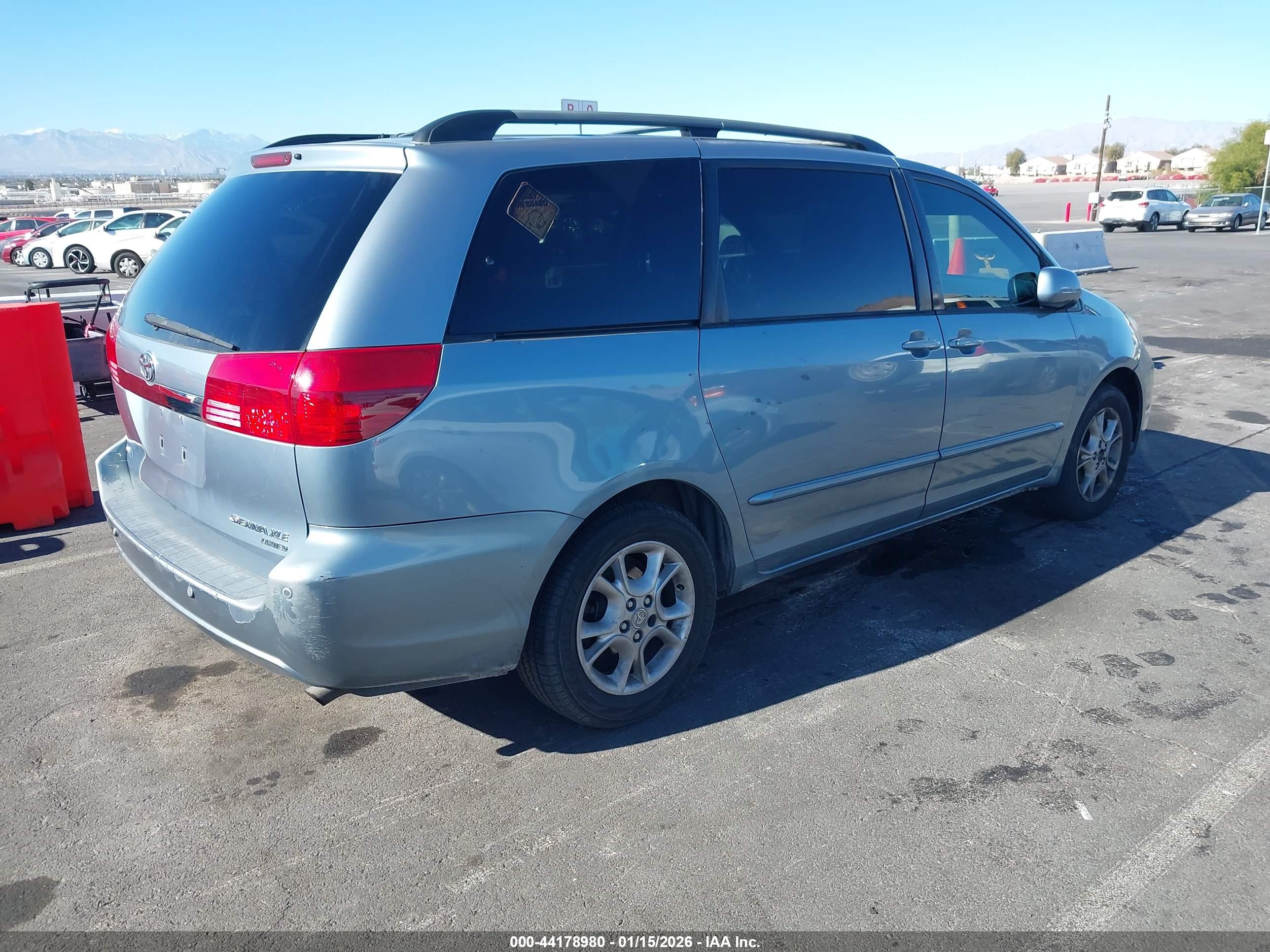 TOYOTA SIENNA image 4