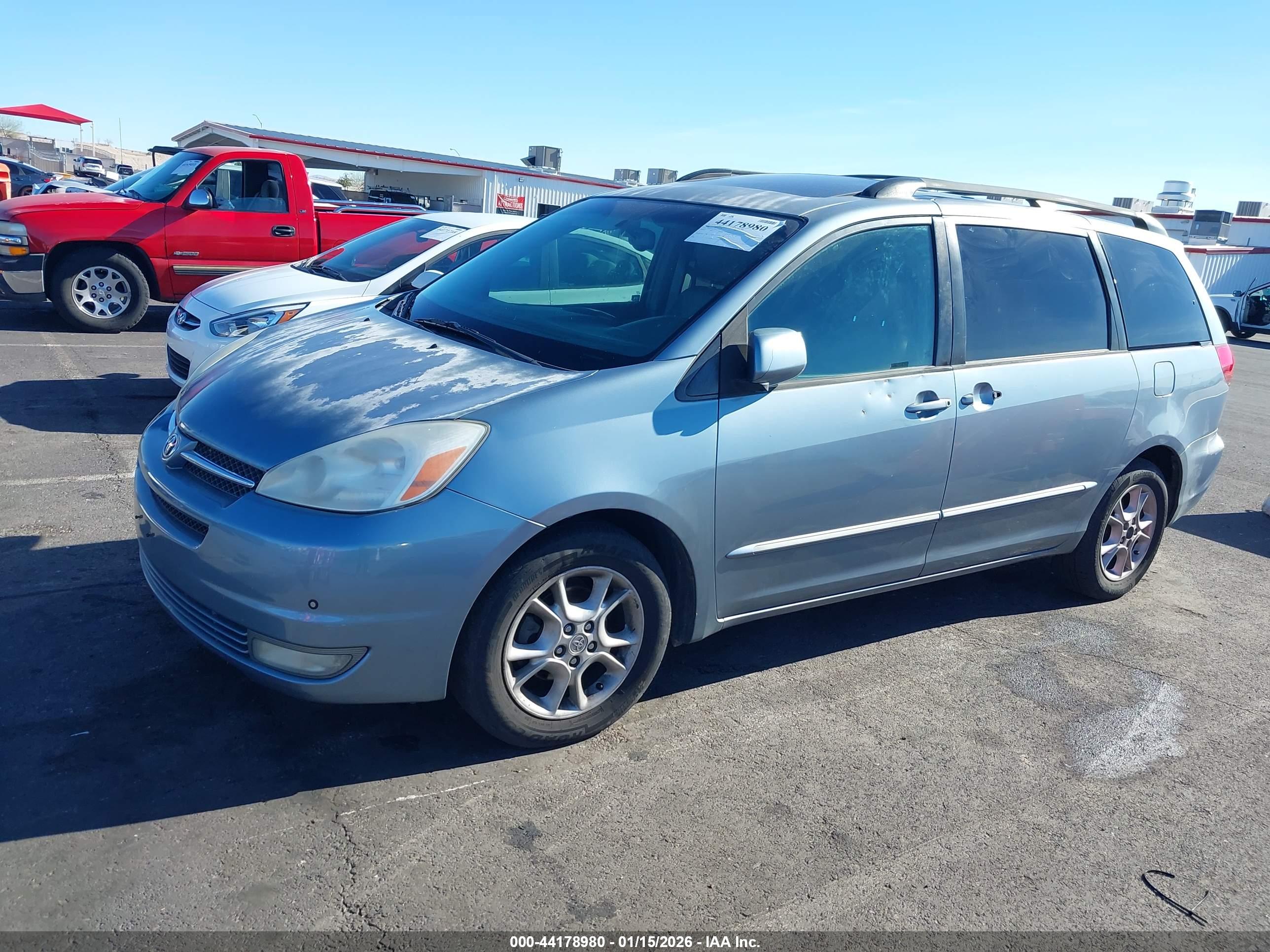 TOYOTA SIENNA image 6