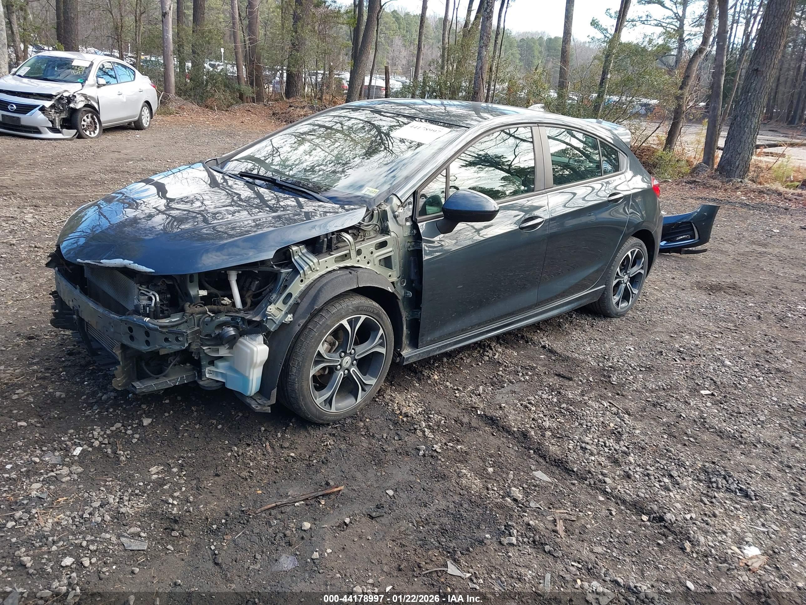 CHEVROLET CRUZE image 2