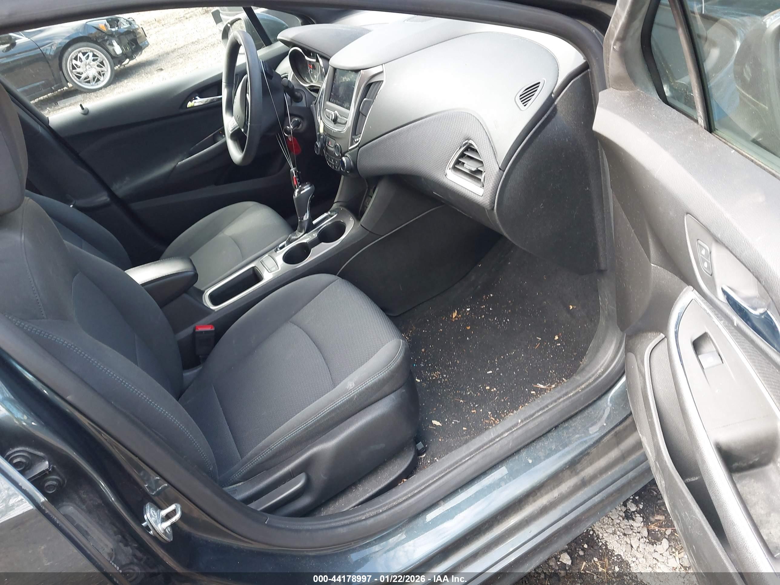 CHEVROLET CRUZE image 5