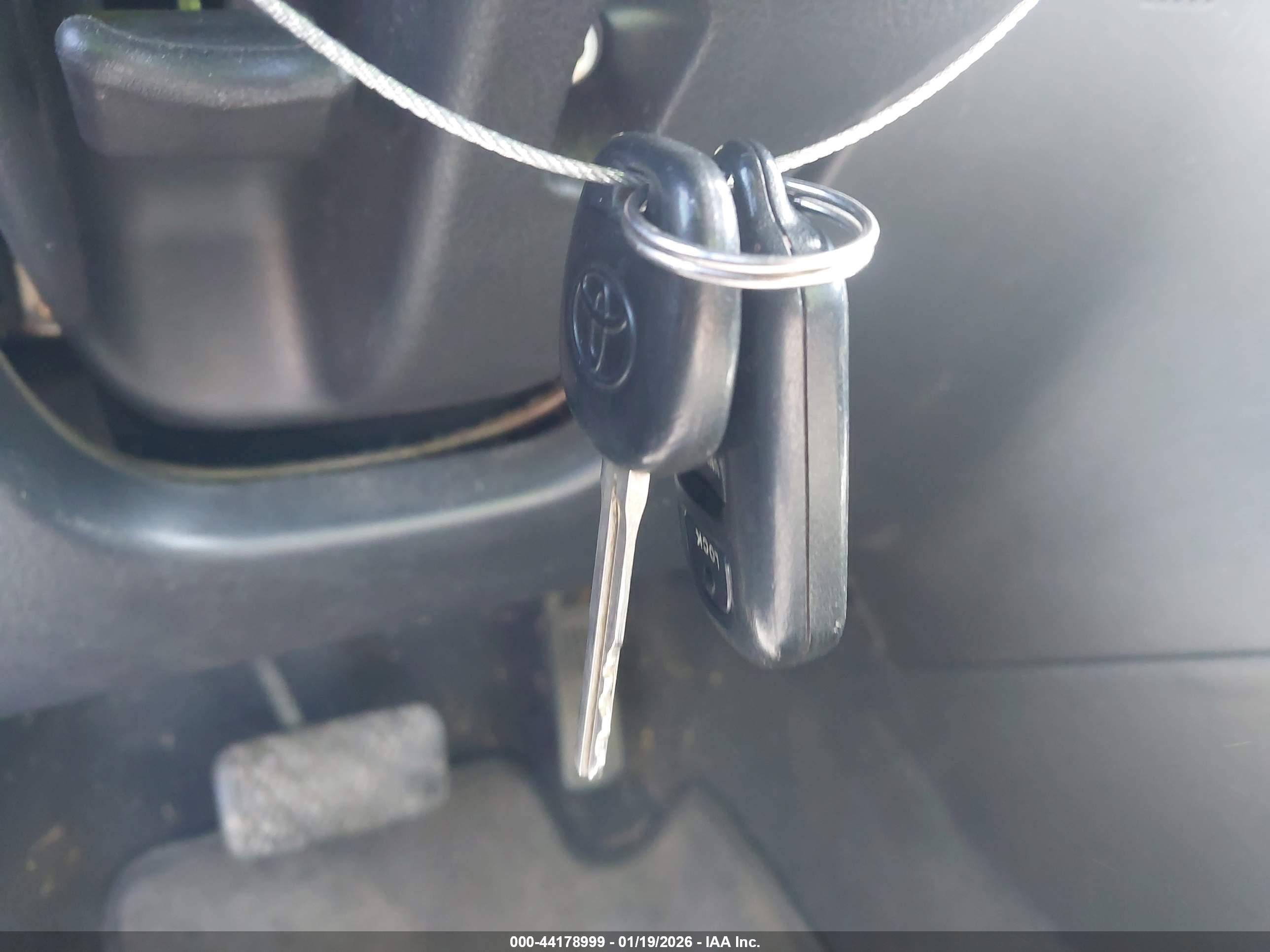 TOYOTA COROLLA image 11