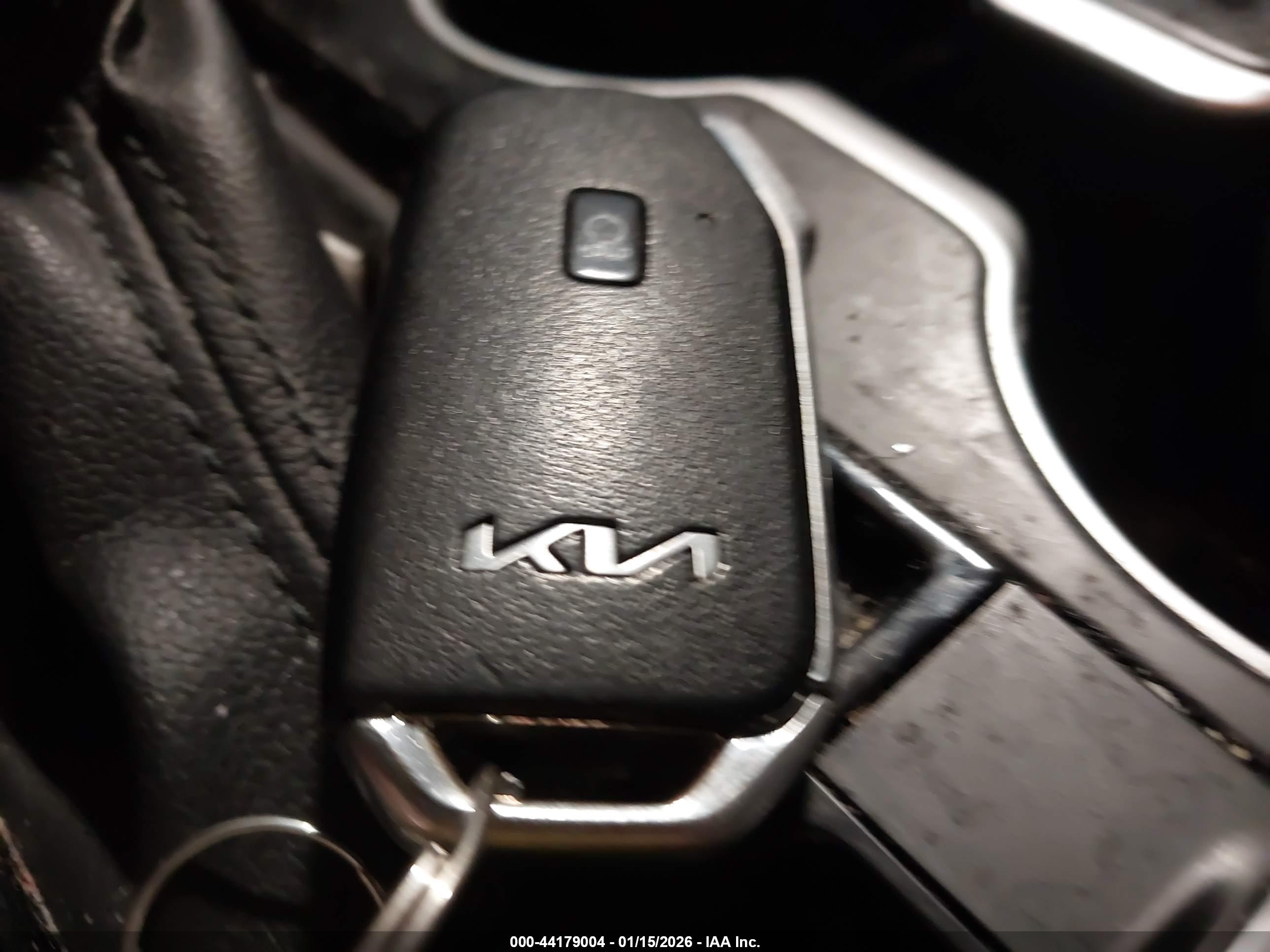 KIA K5 image 11