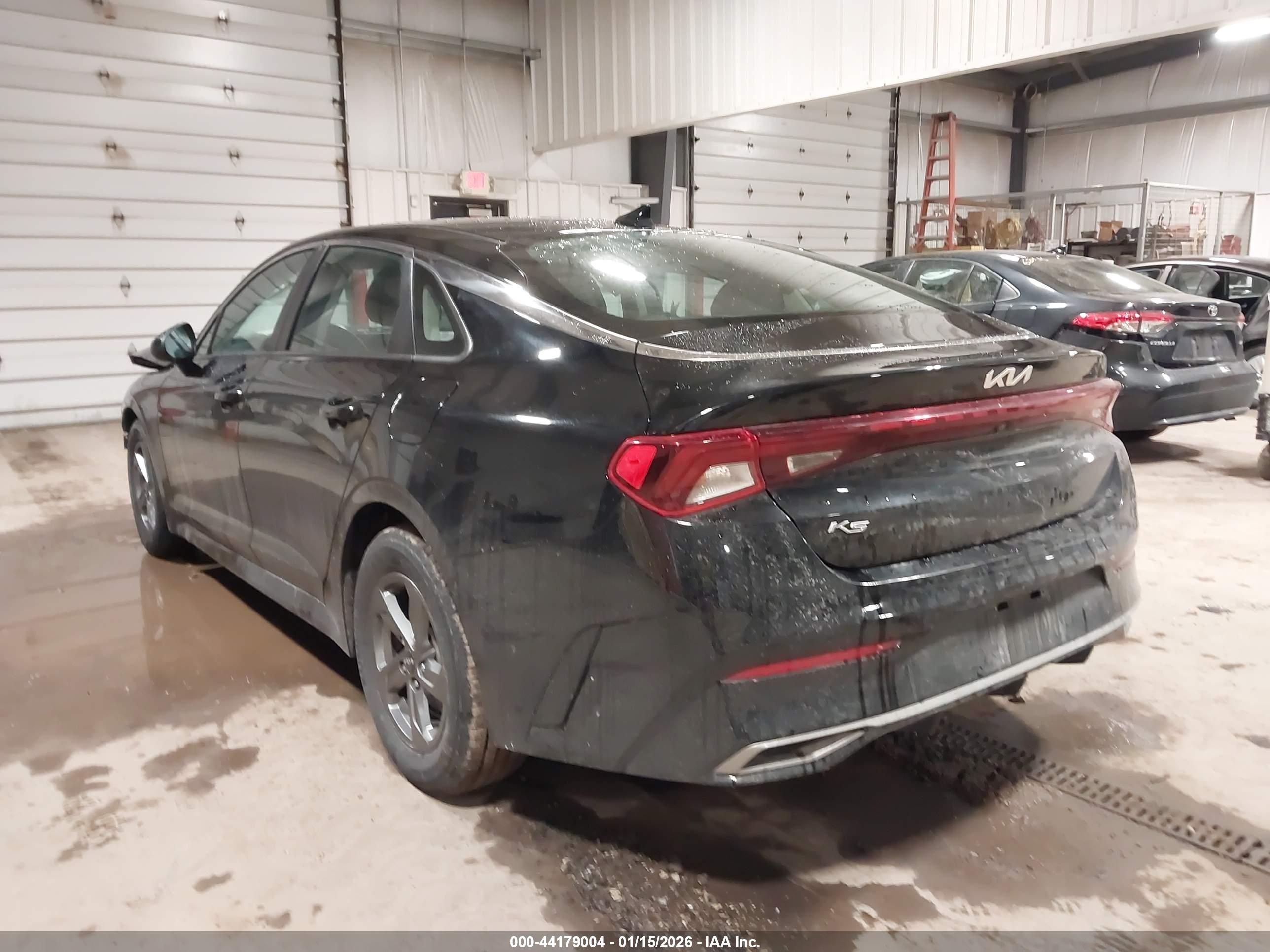 KIA K5 image 3
