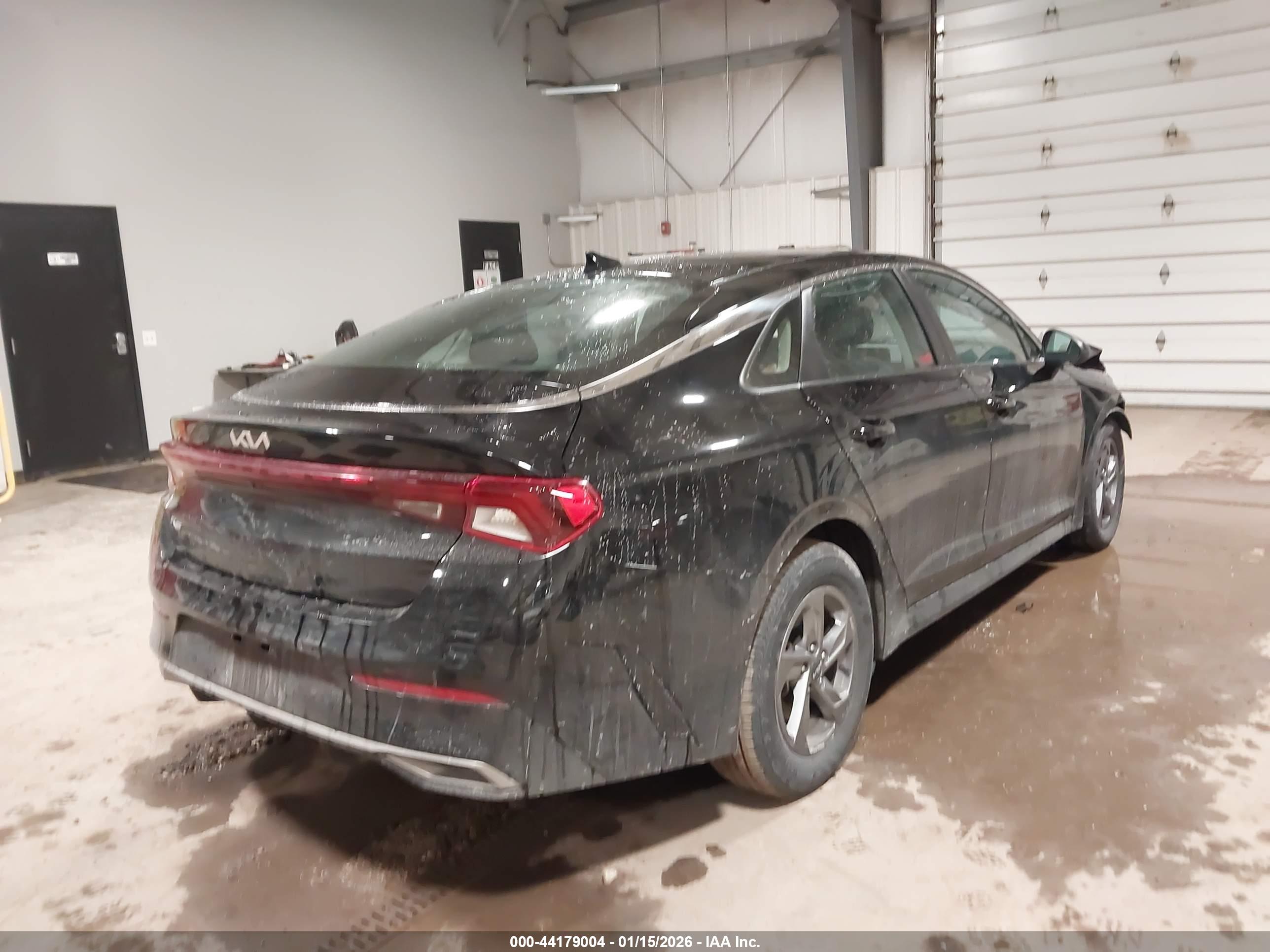 KIA K5 image 4