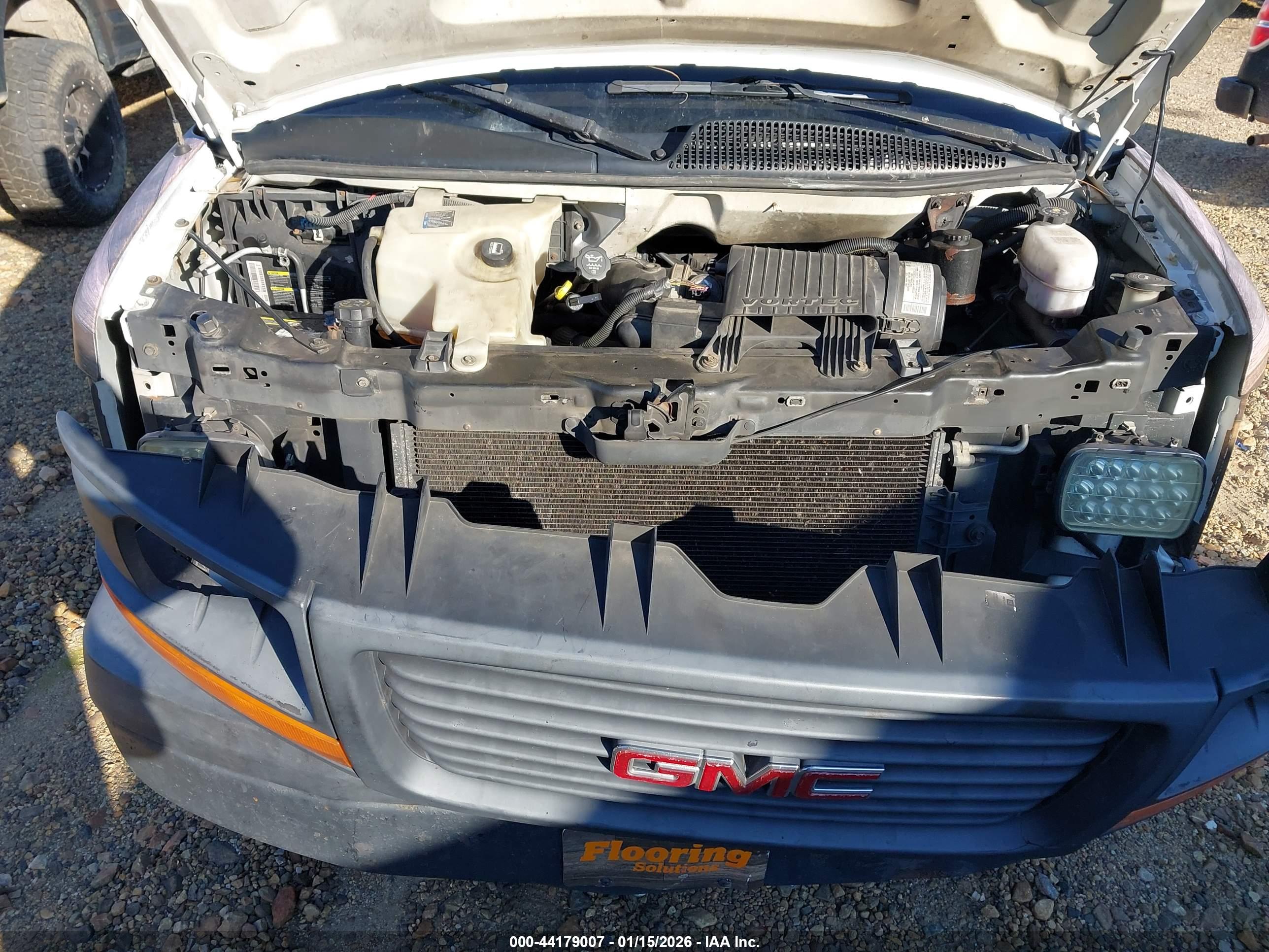 GMC SAVANA image 10