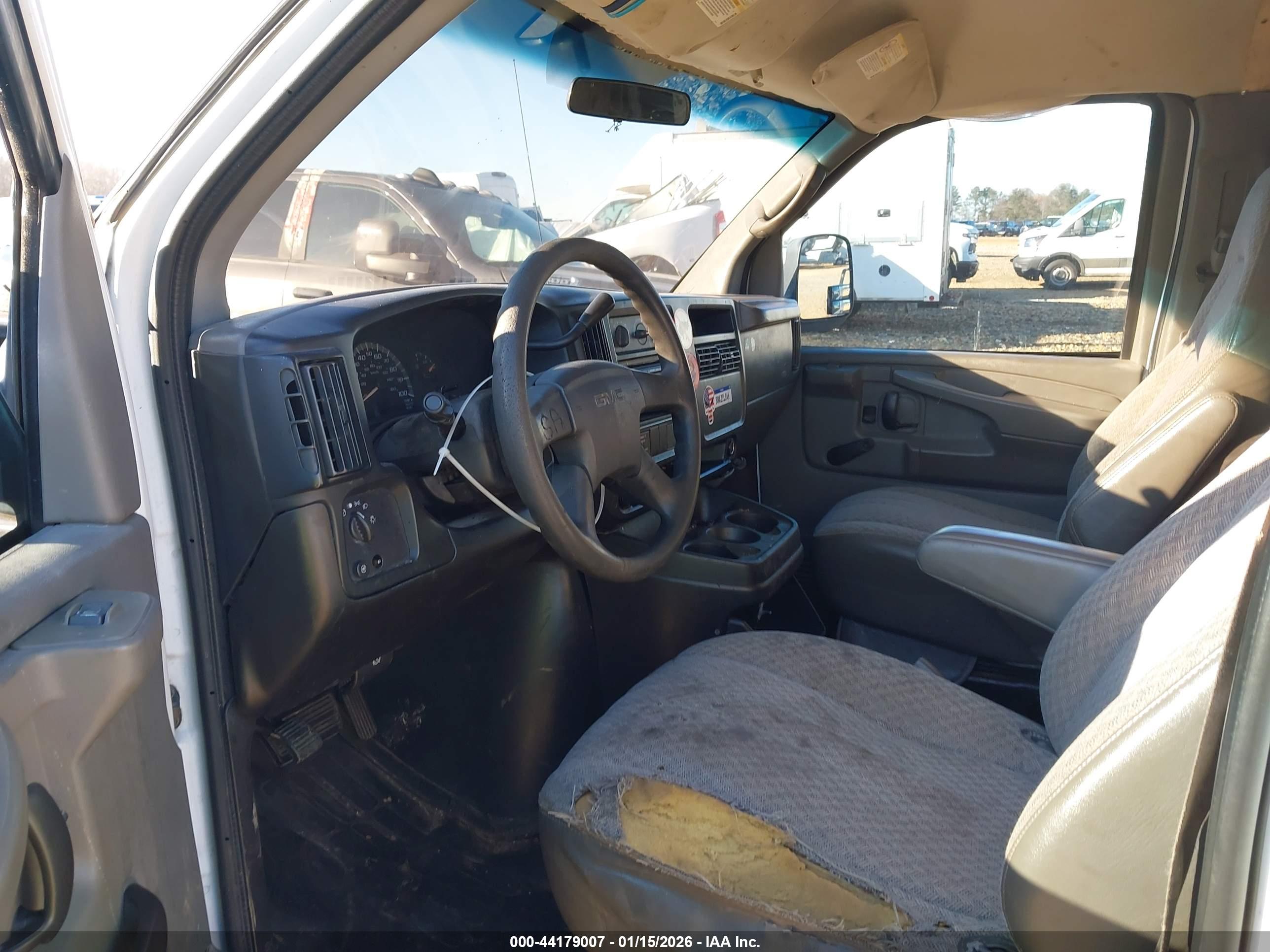 GMC SAVANA image 5