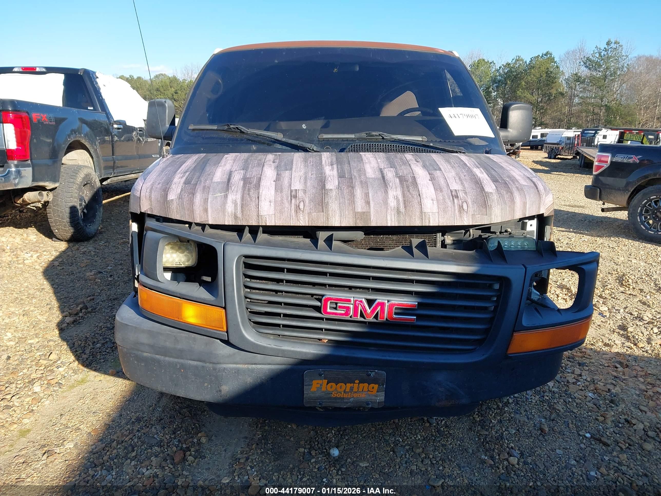 GMC SAVANA image 6