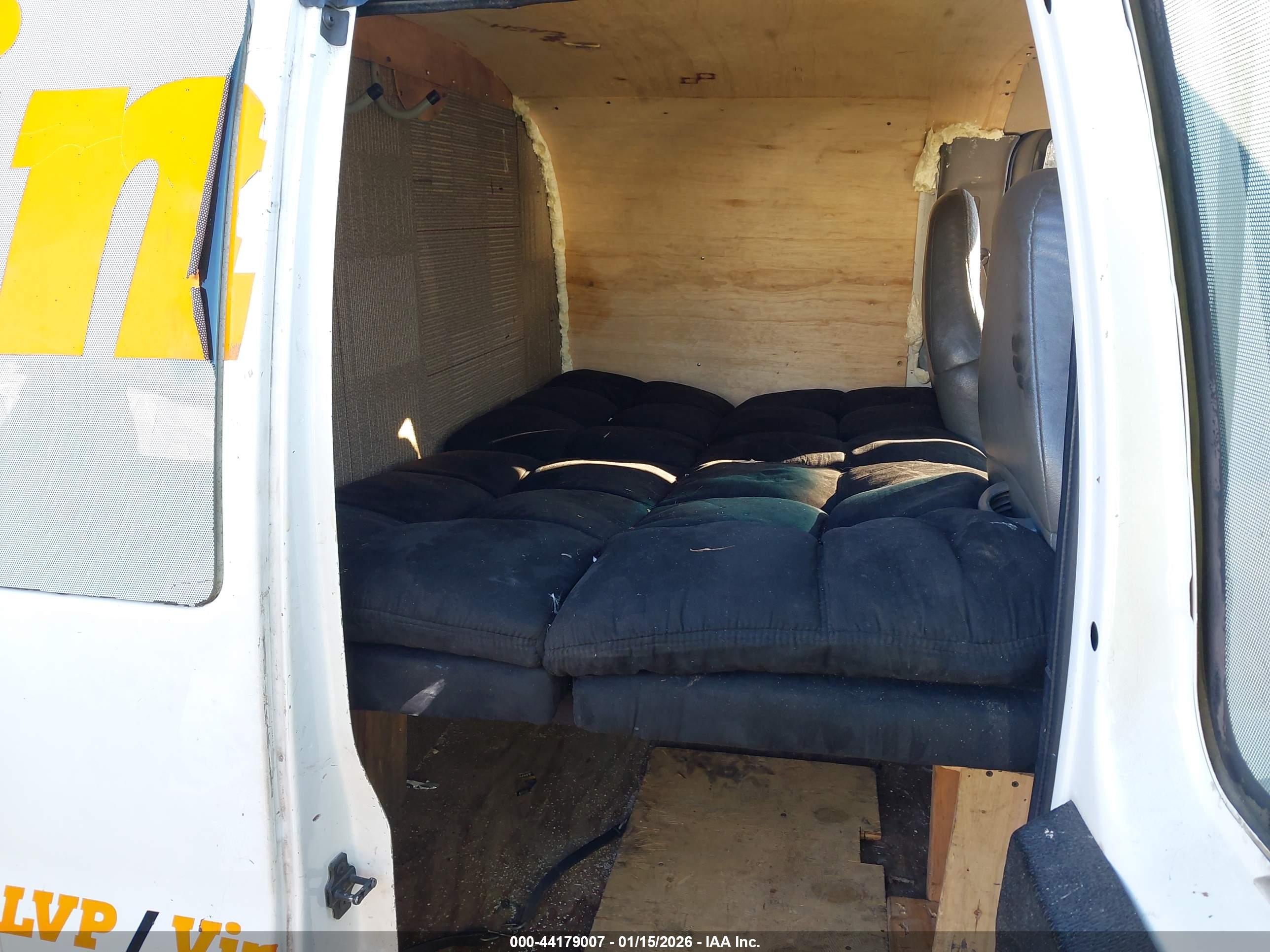 GMC SAVANA image 8