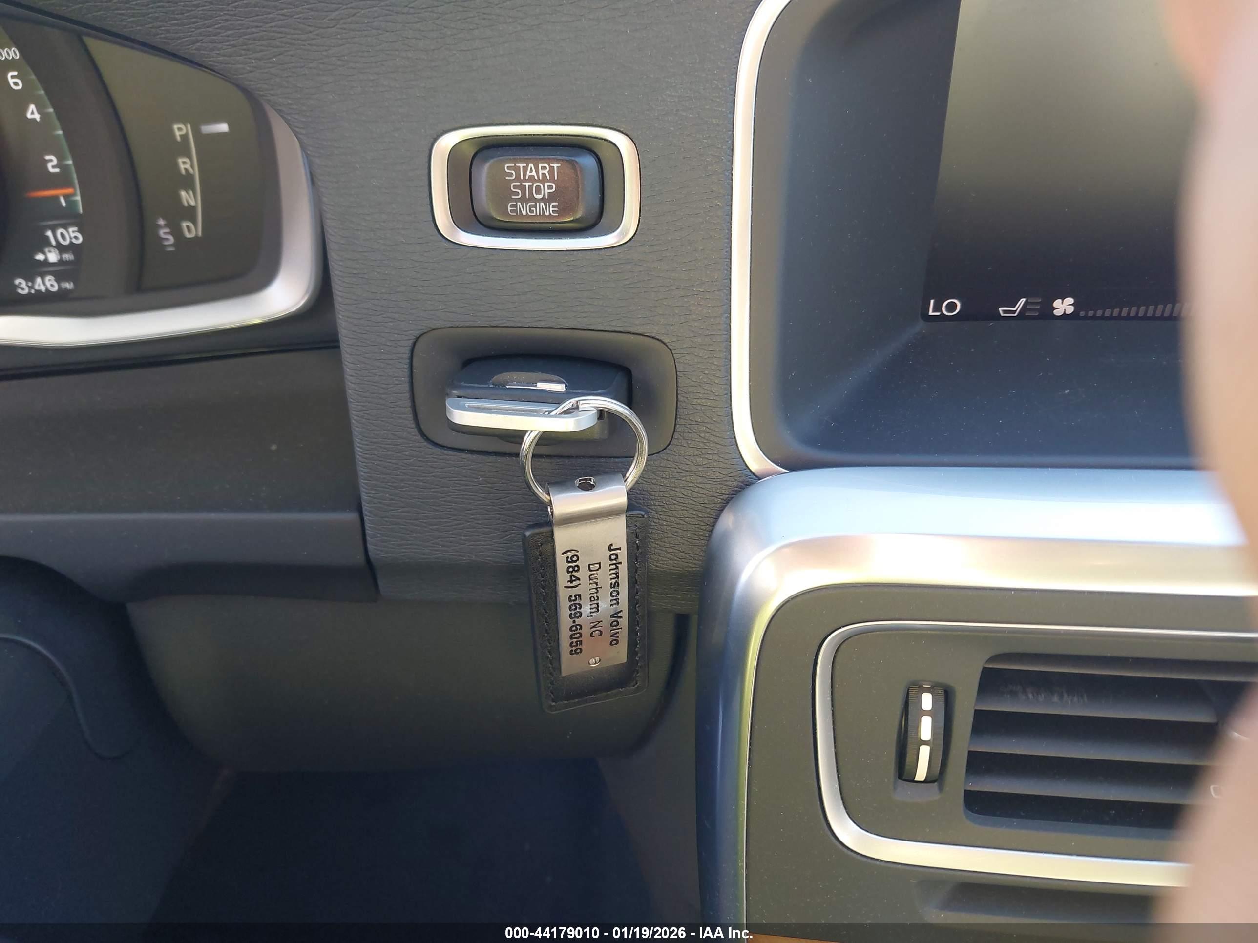 VOLVO S60 image 11