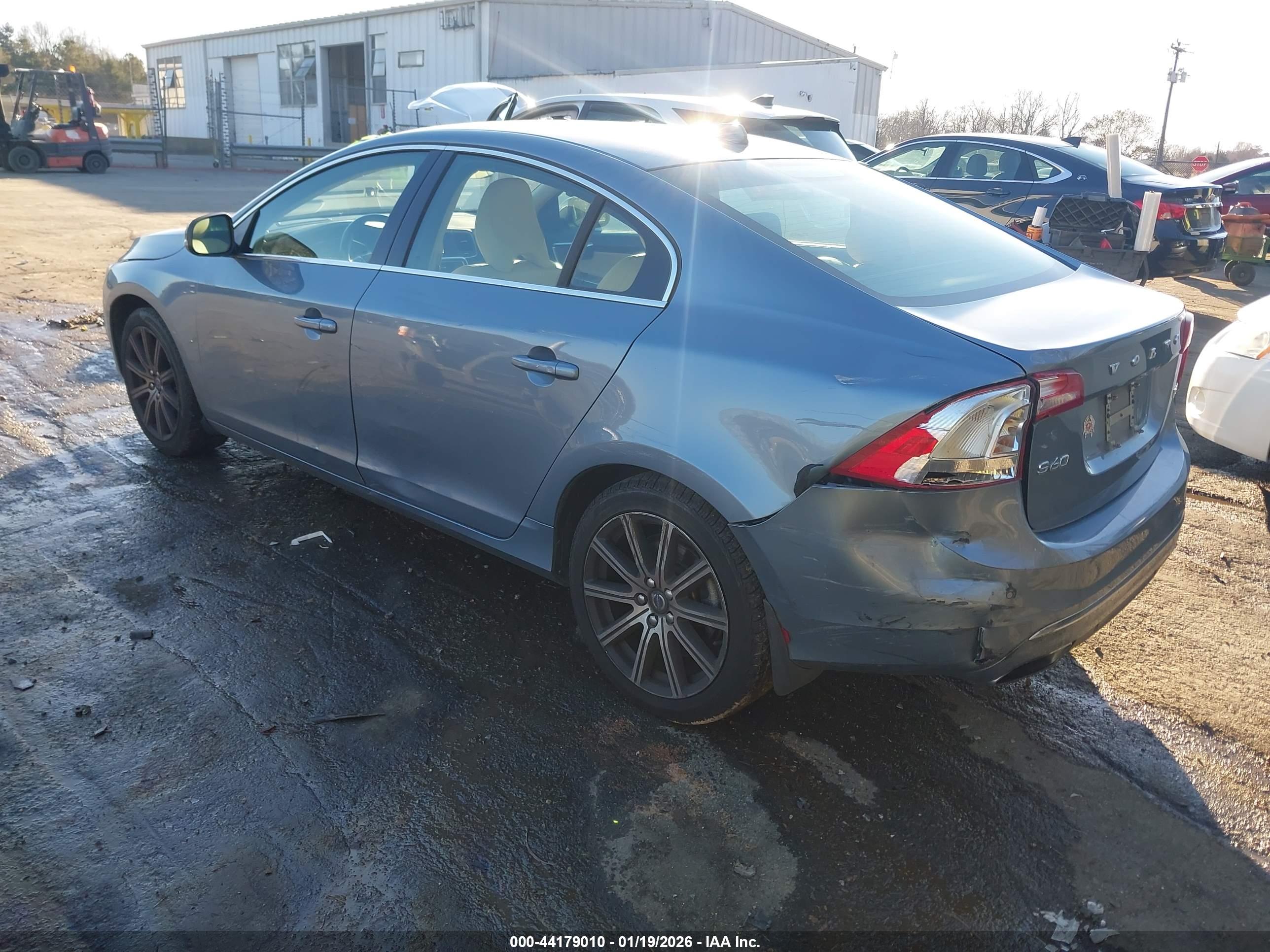 VOLVO S60 image 3