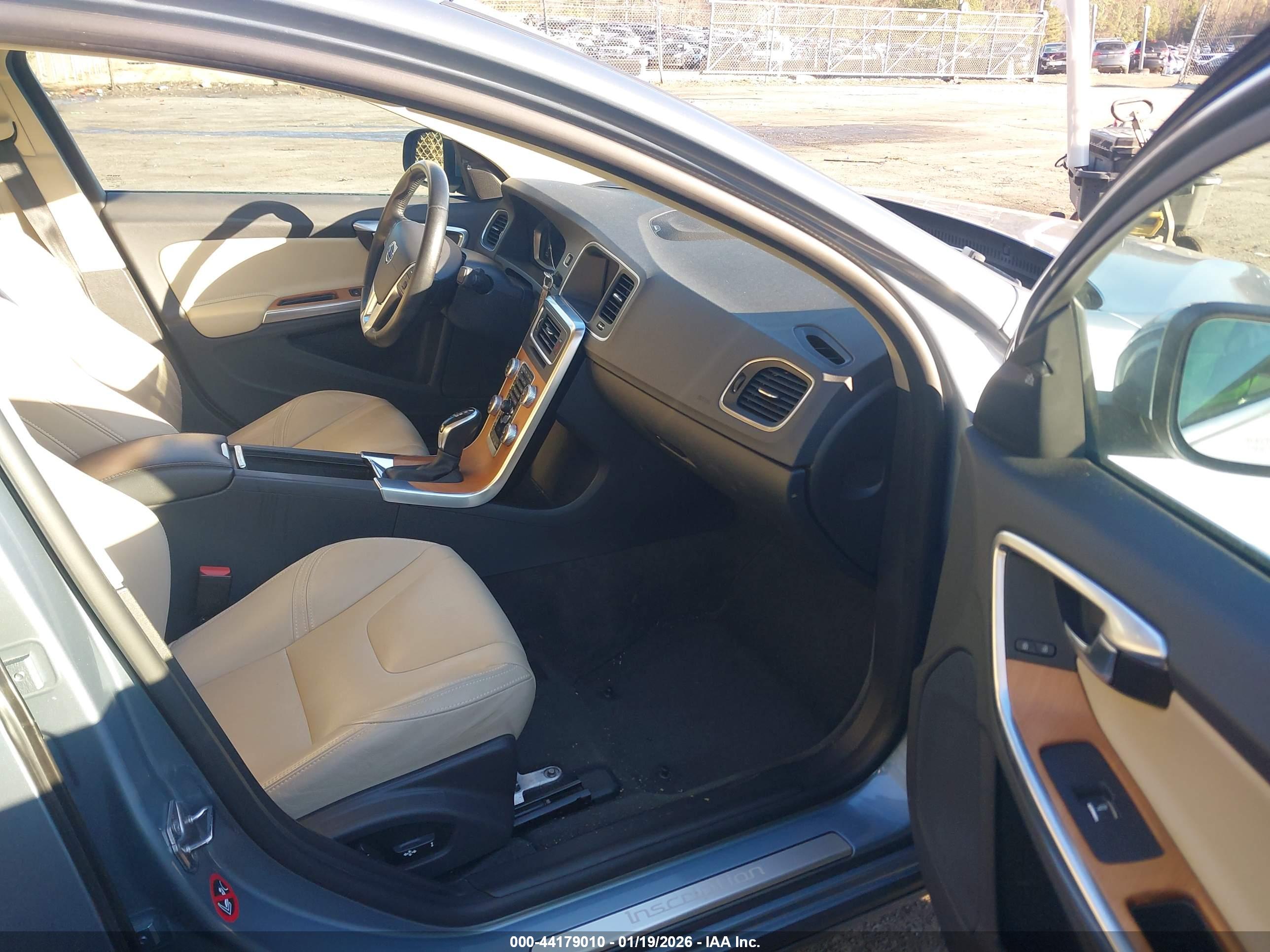 VOLVO S60 image 5