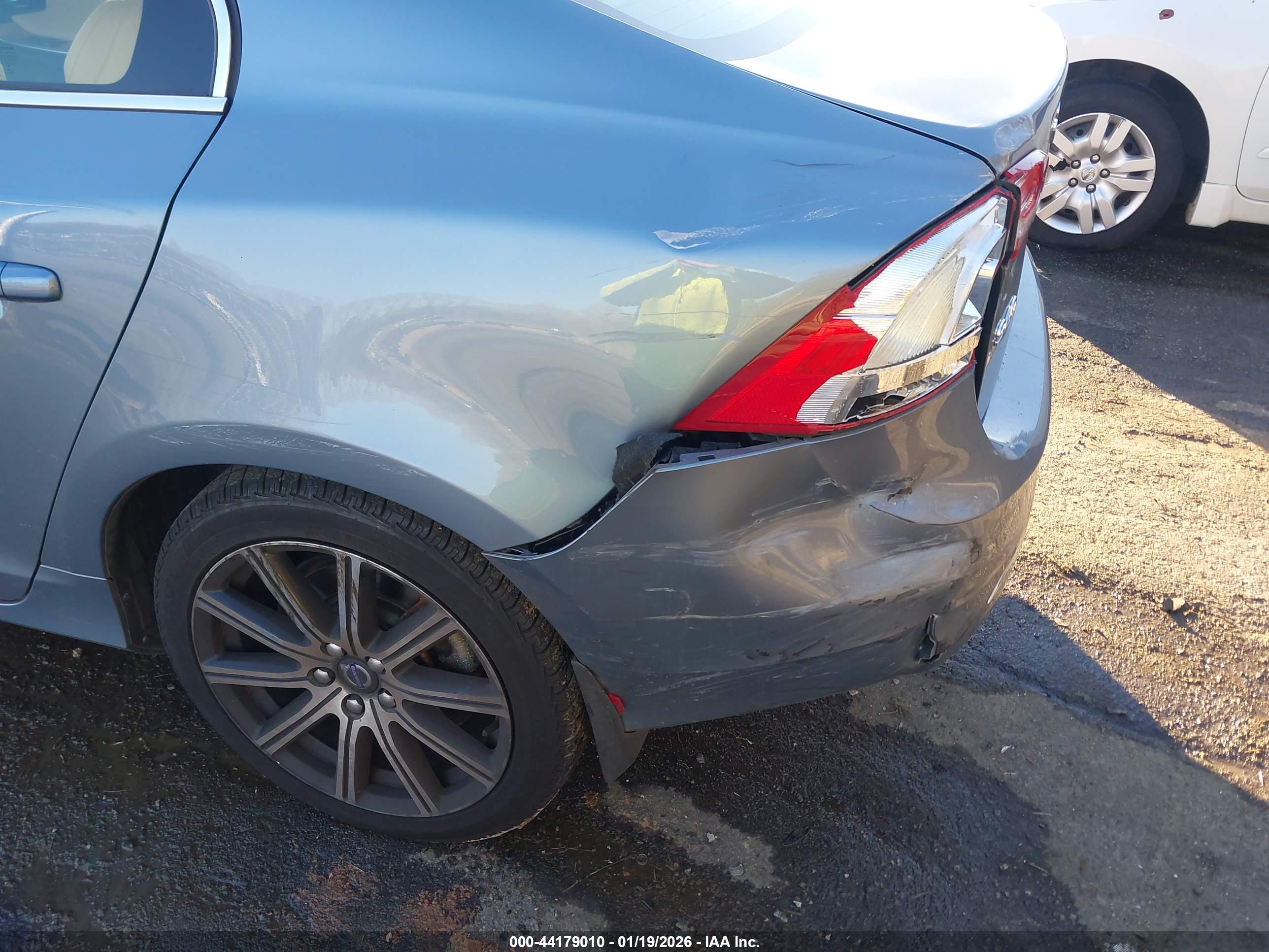 VOLVO S60 image 6