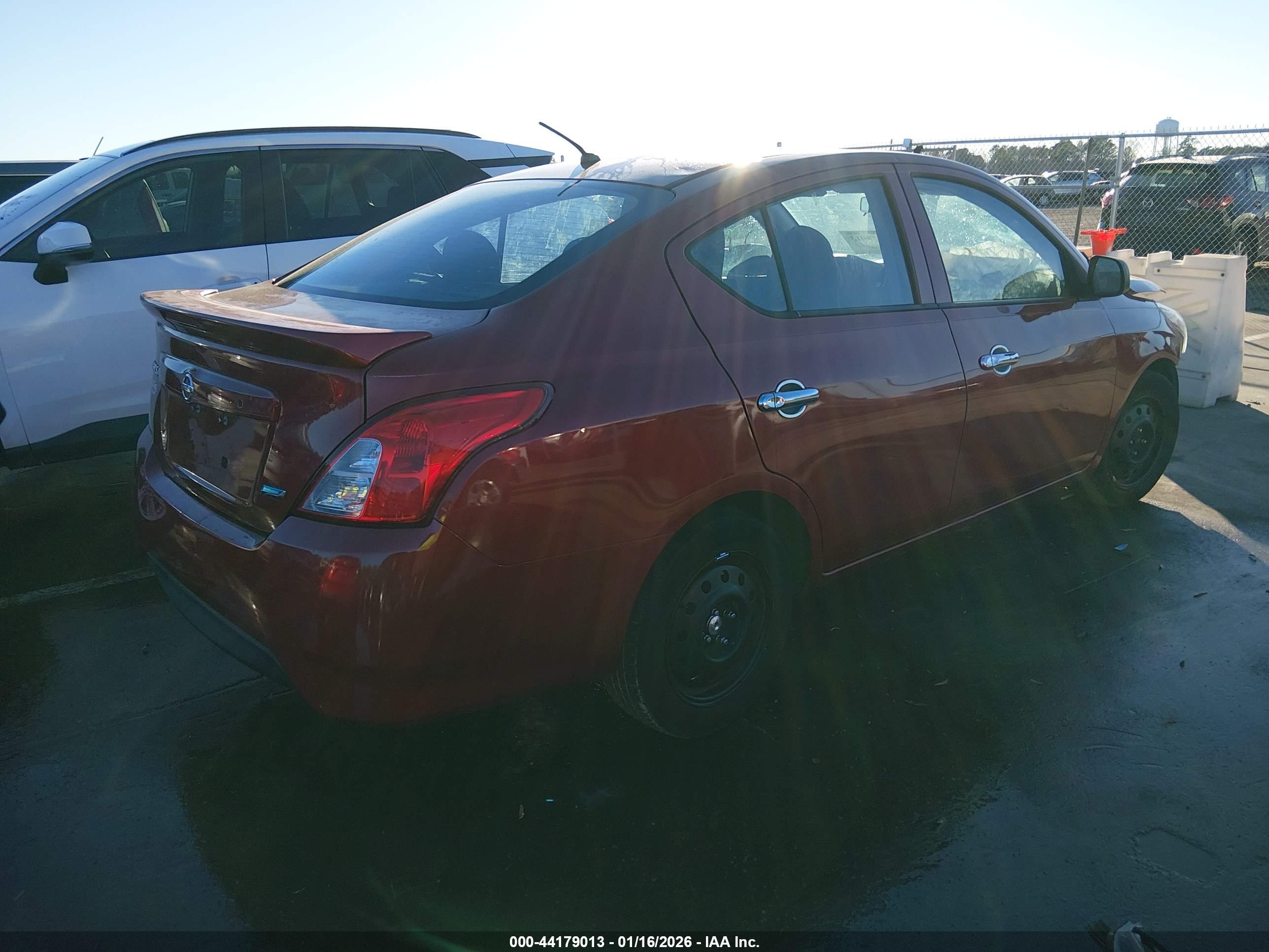 NISSAN VERSA image 4