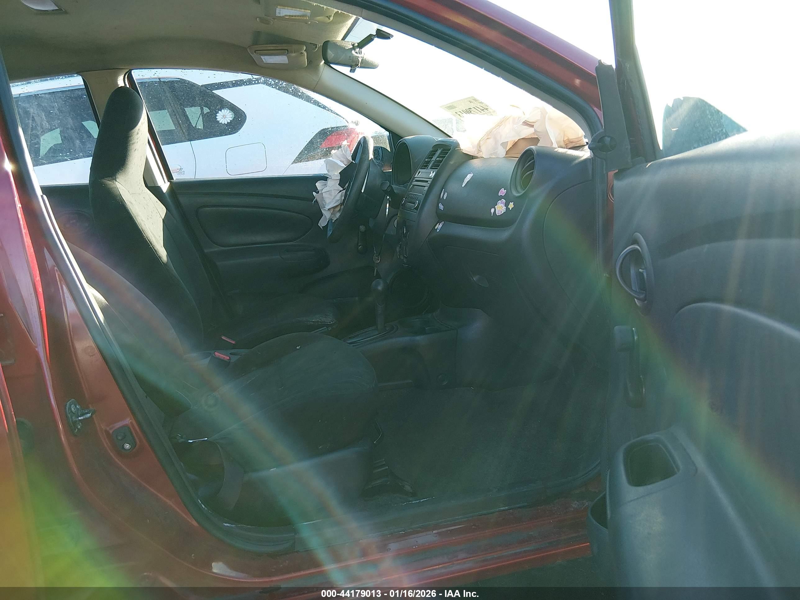 NISSAN VERSA image 5