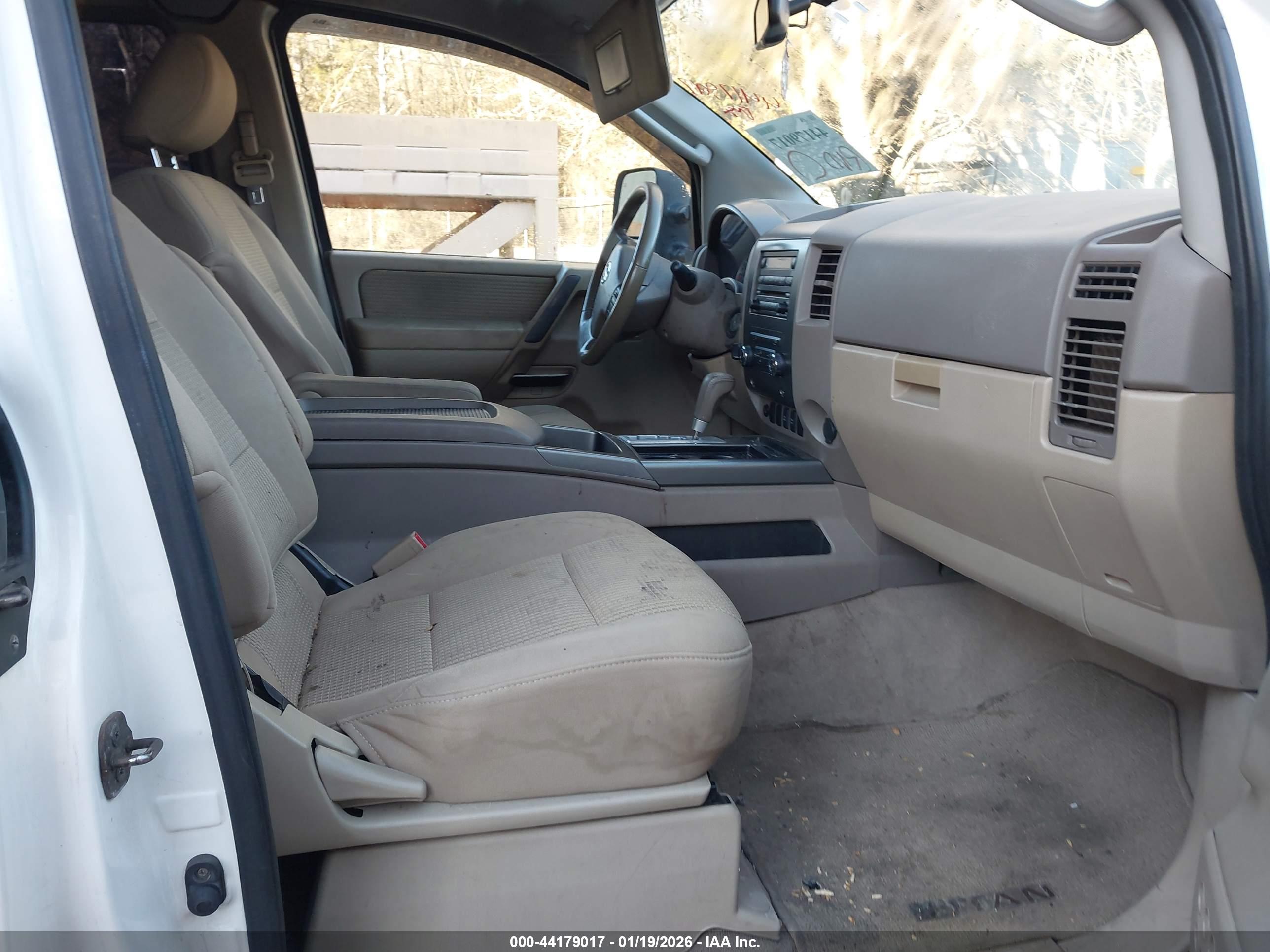NISSAN TITAN image 5
