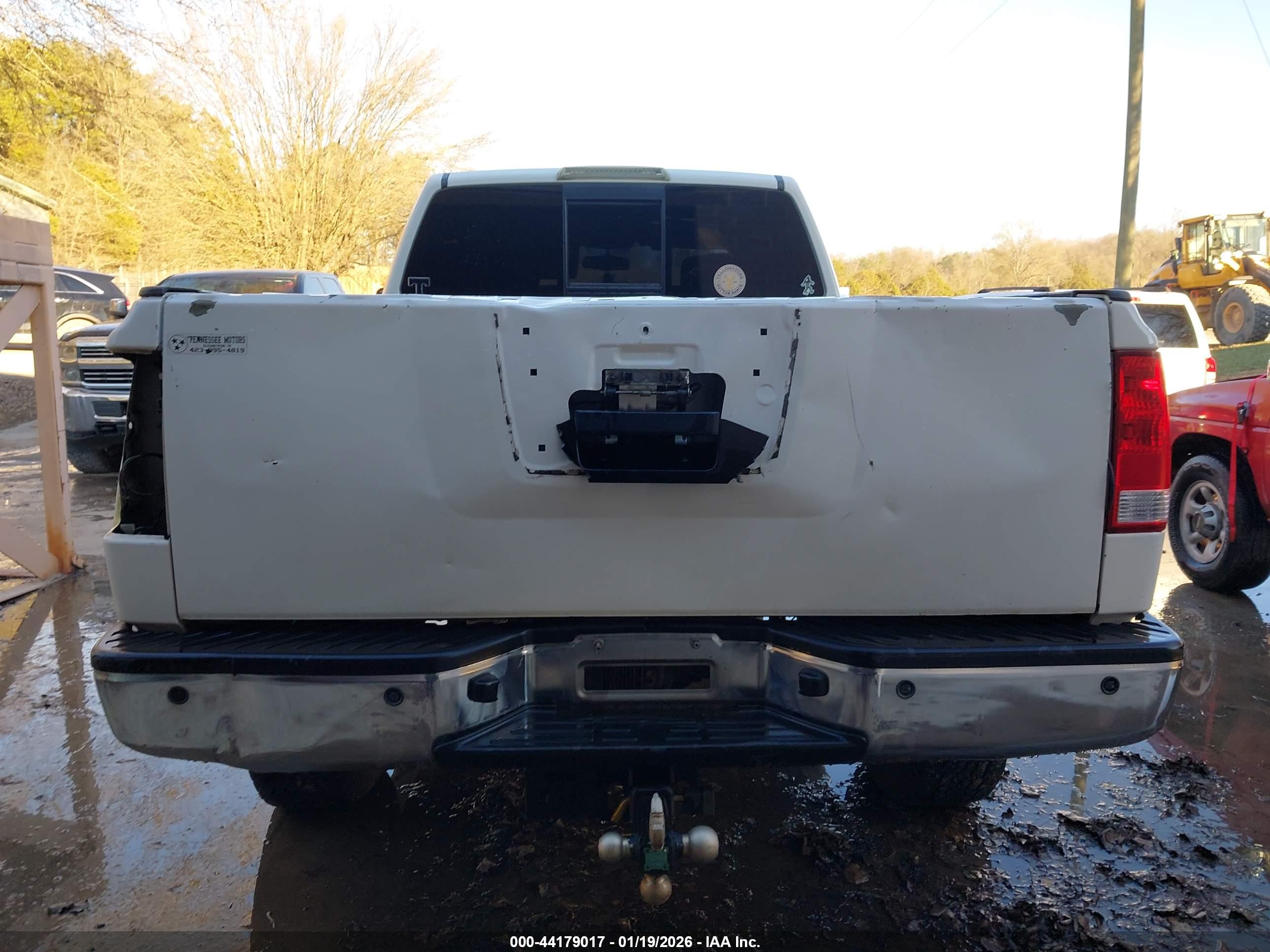 NISSAN TITAN image 6